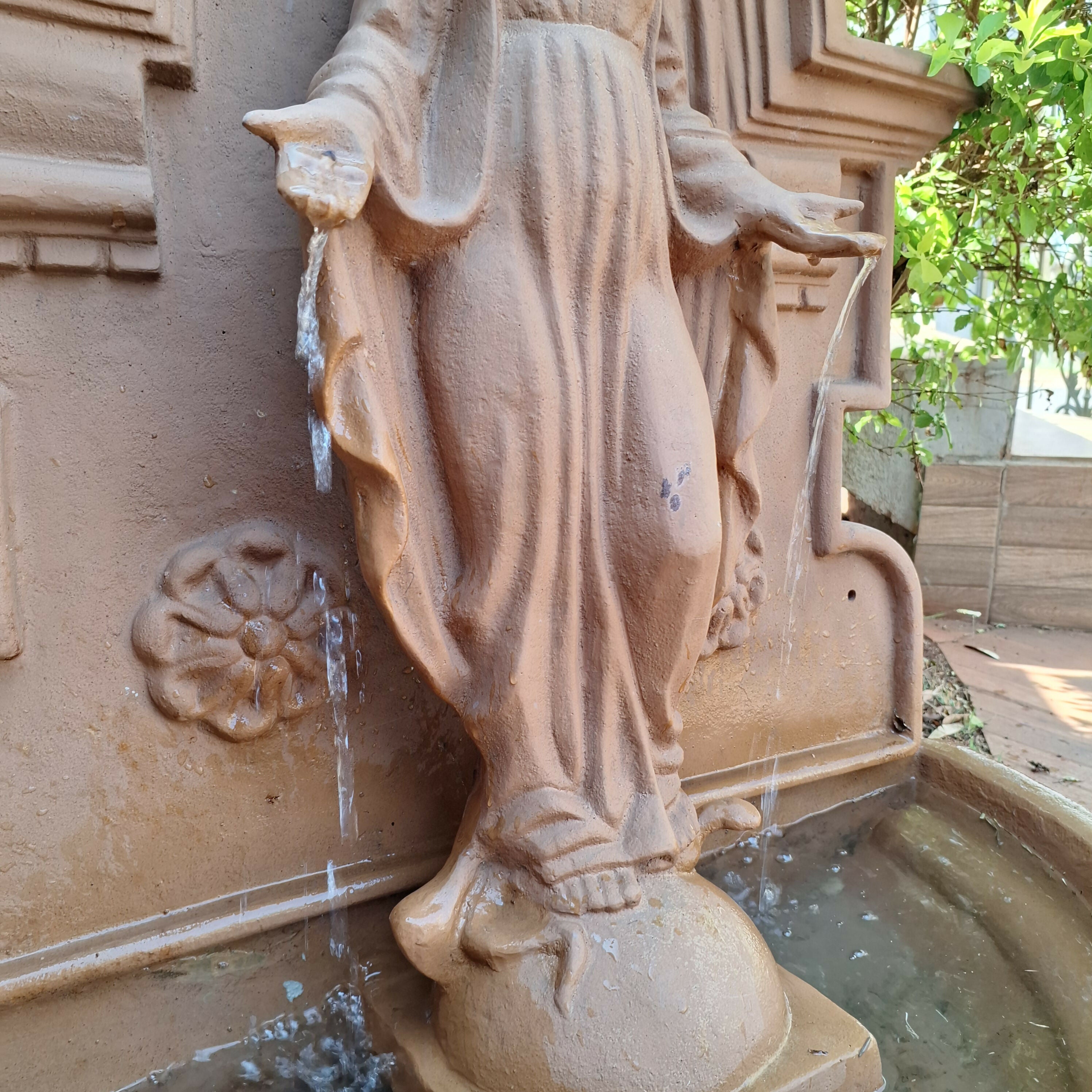 Fonte em Ferro Fundido Nossa Senhora