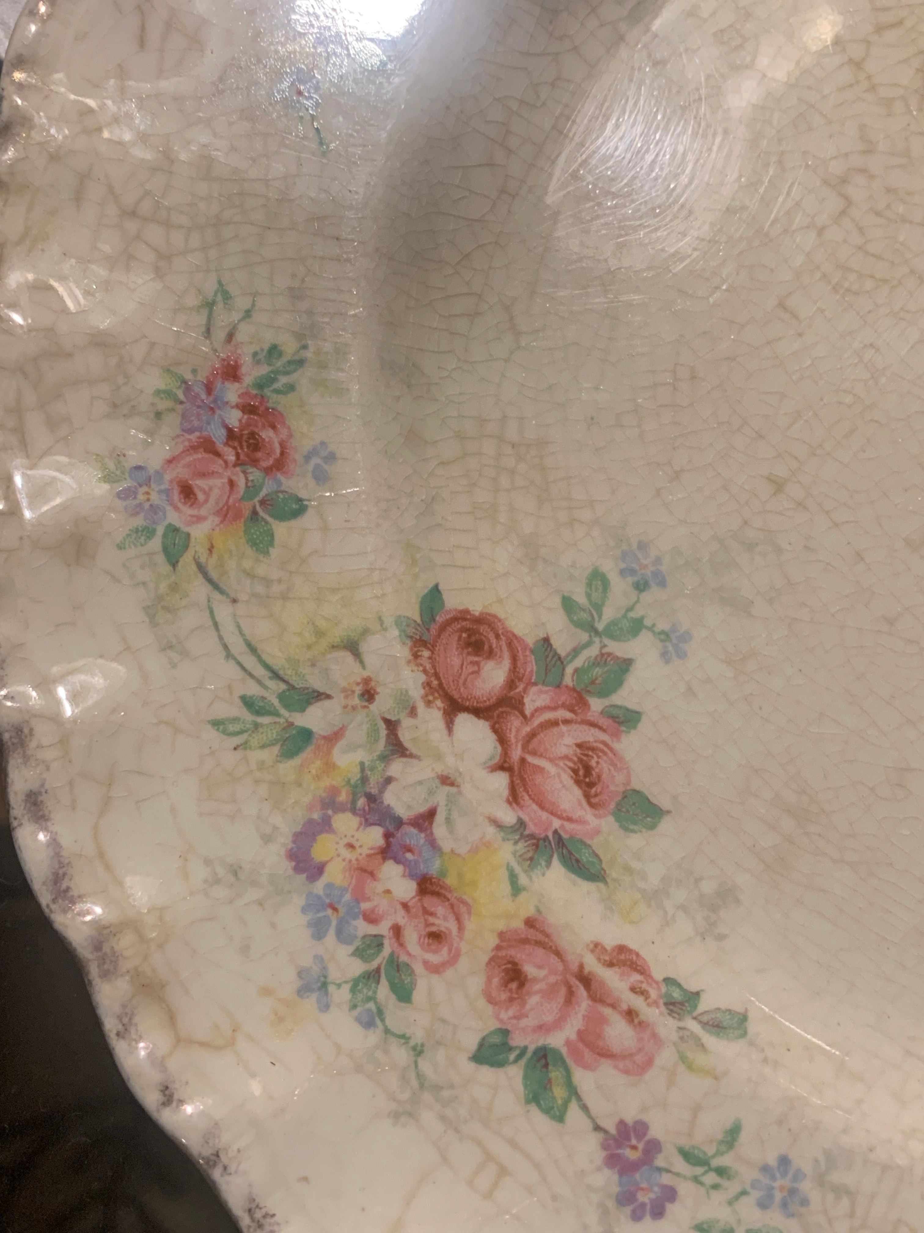 Antigo e delicadamente lindo prato para coleção em faiança Grindley Cream Petal Inglesa