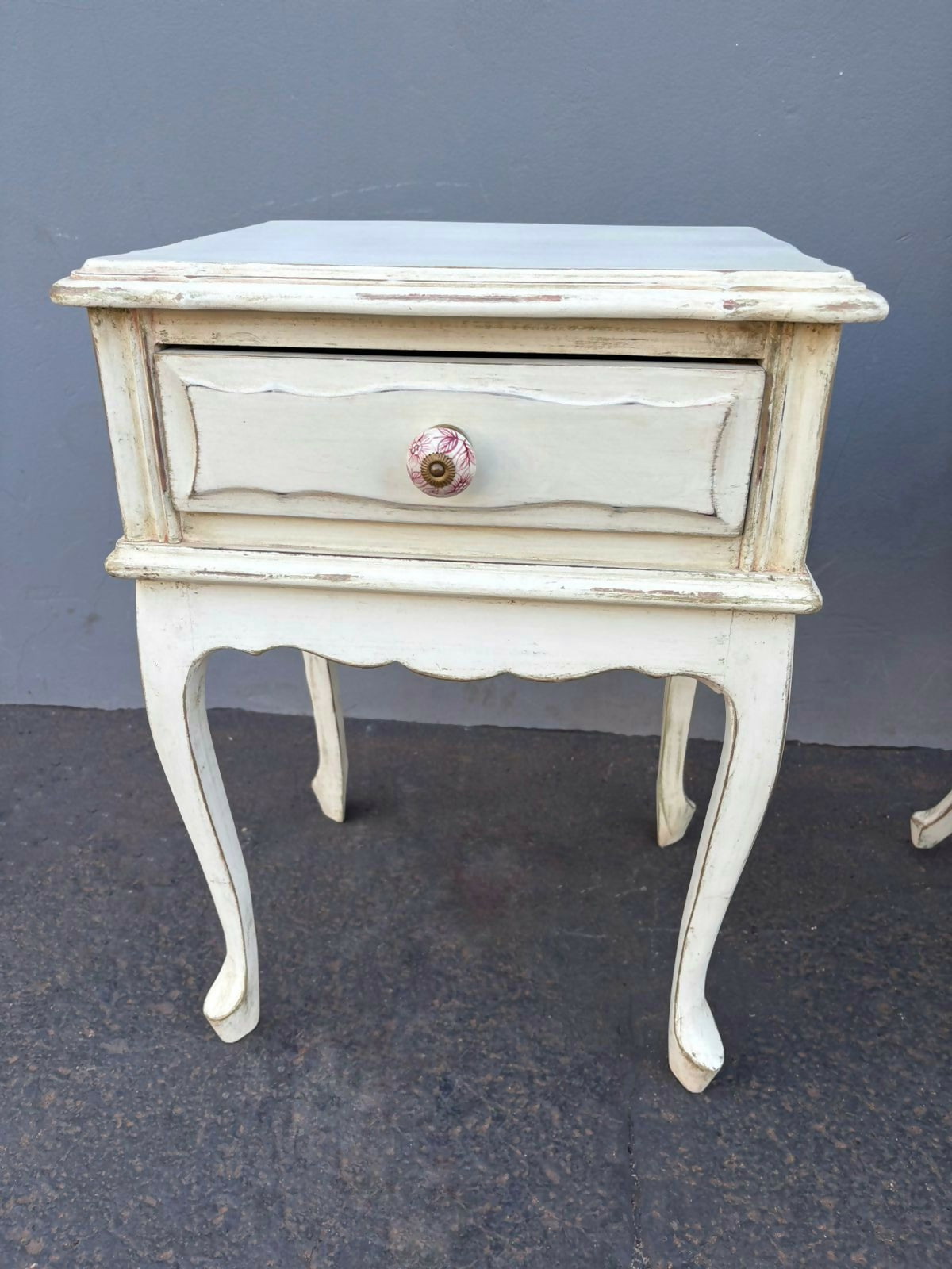 Conjunto Mesa de Cabeceira + Penteadeira Vanité Louis XV
