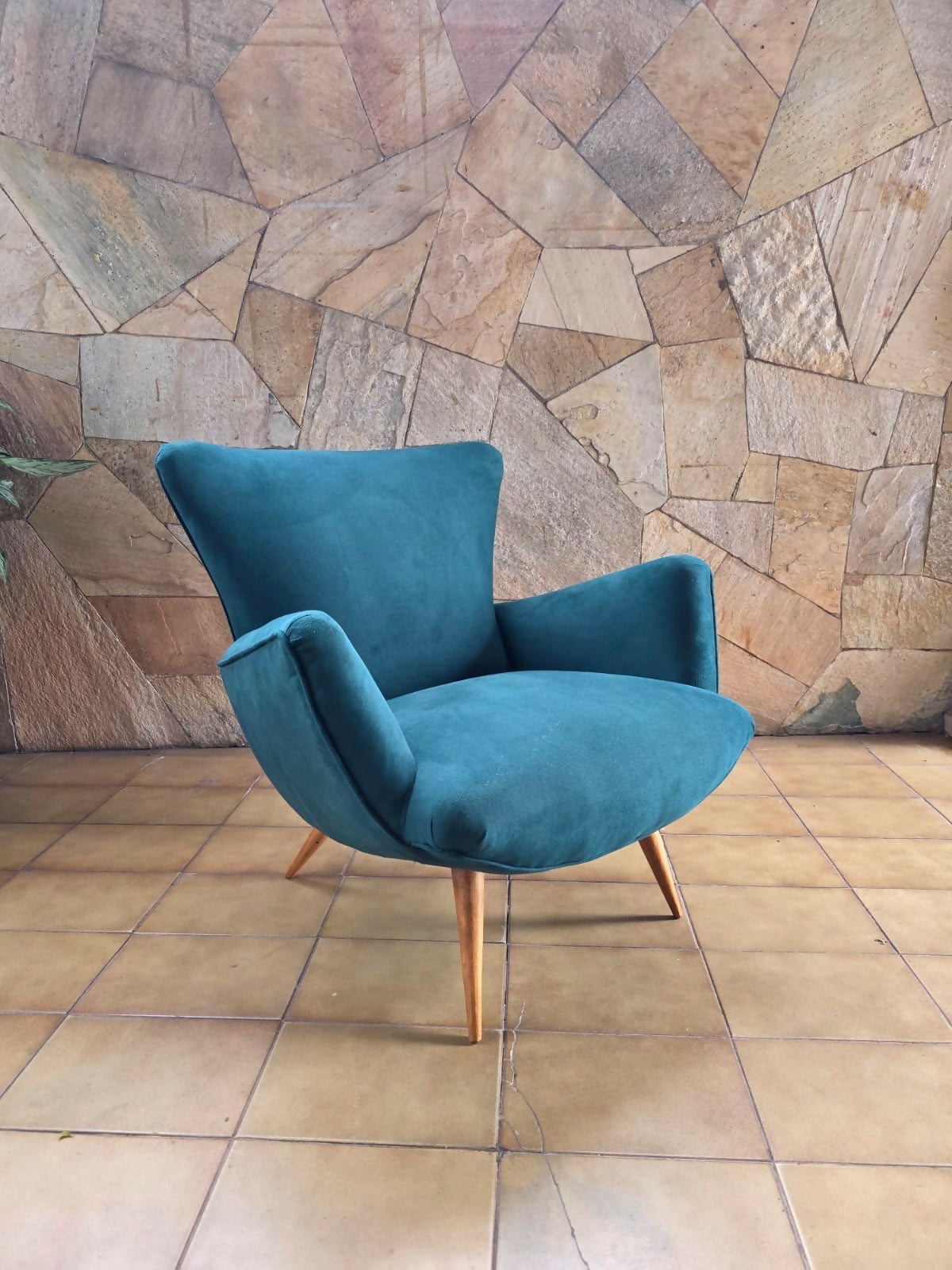 Poltrona Rio anos 50 (tapeçaria nova em veludo verde)