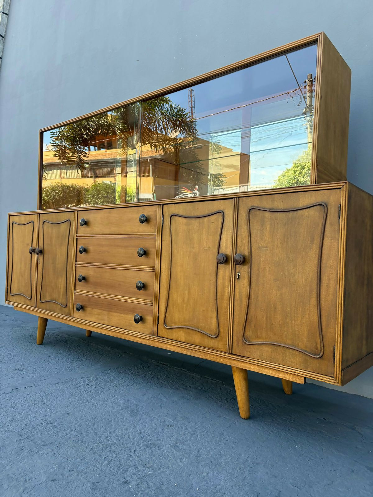 Cristaleira Buffet Vintage Restaurada – Peça Única 🌟