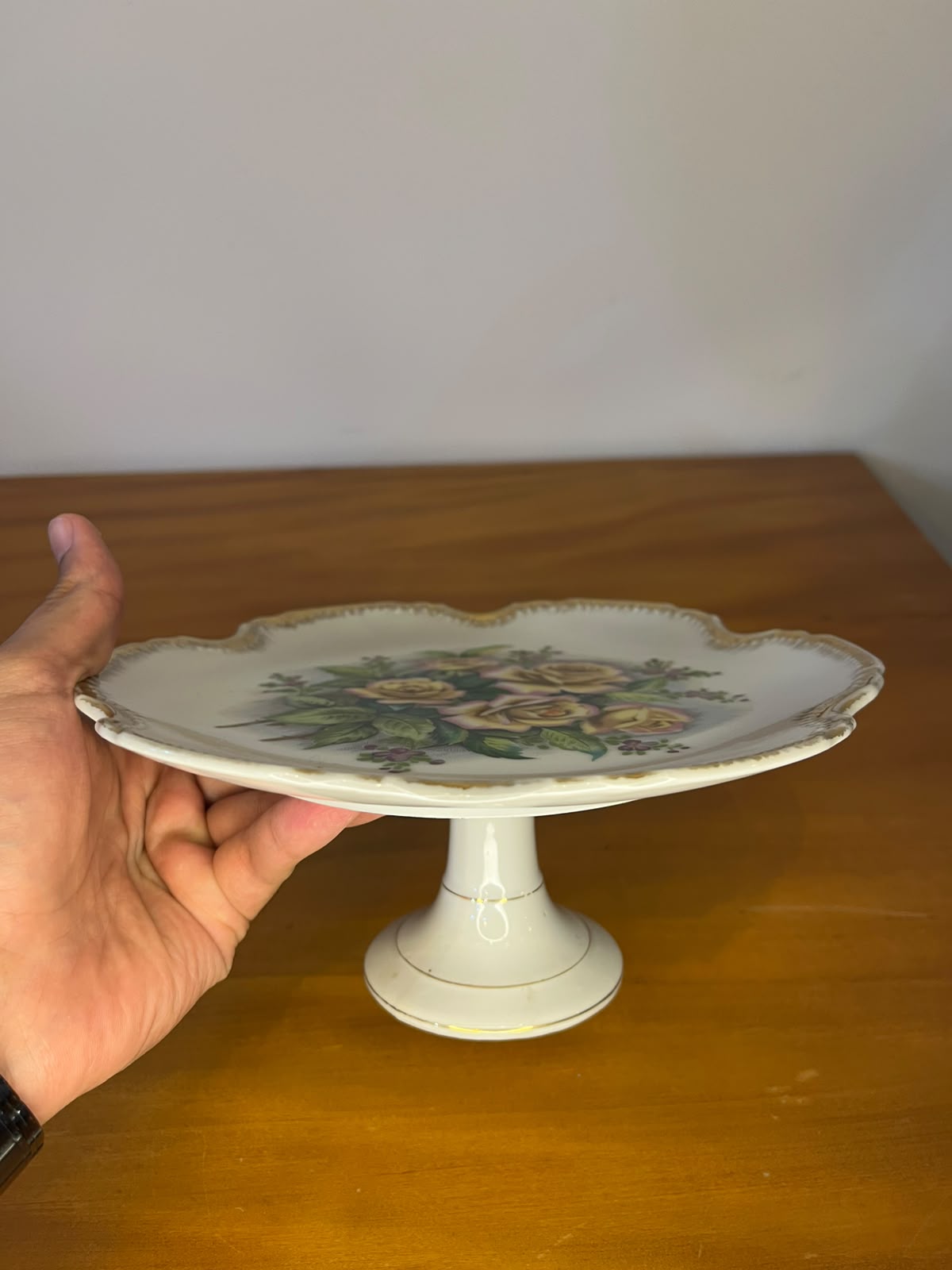 Boleira / prato com pedestal em porcelana Lipper &amp; Mann – Floral | 21 cm