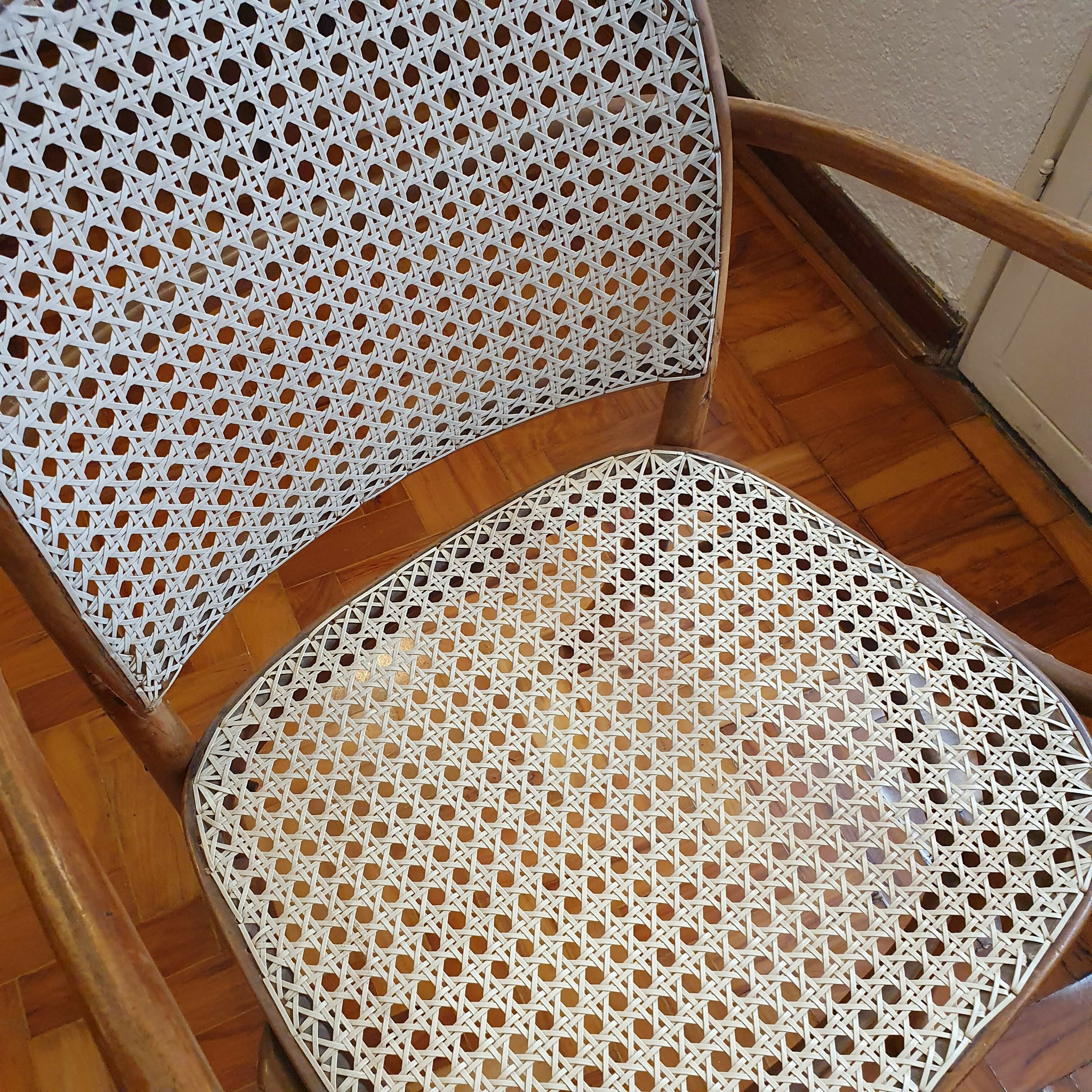 DUAS CADEIRAS THONET MODELO MERIDIEN COM BRAÇOS (valor unitário)