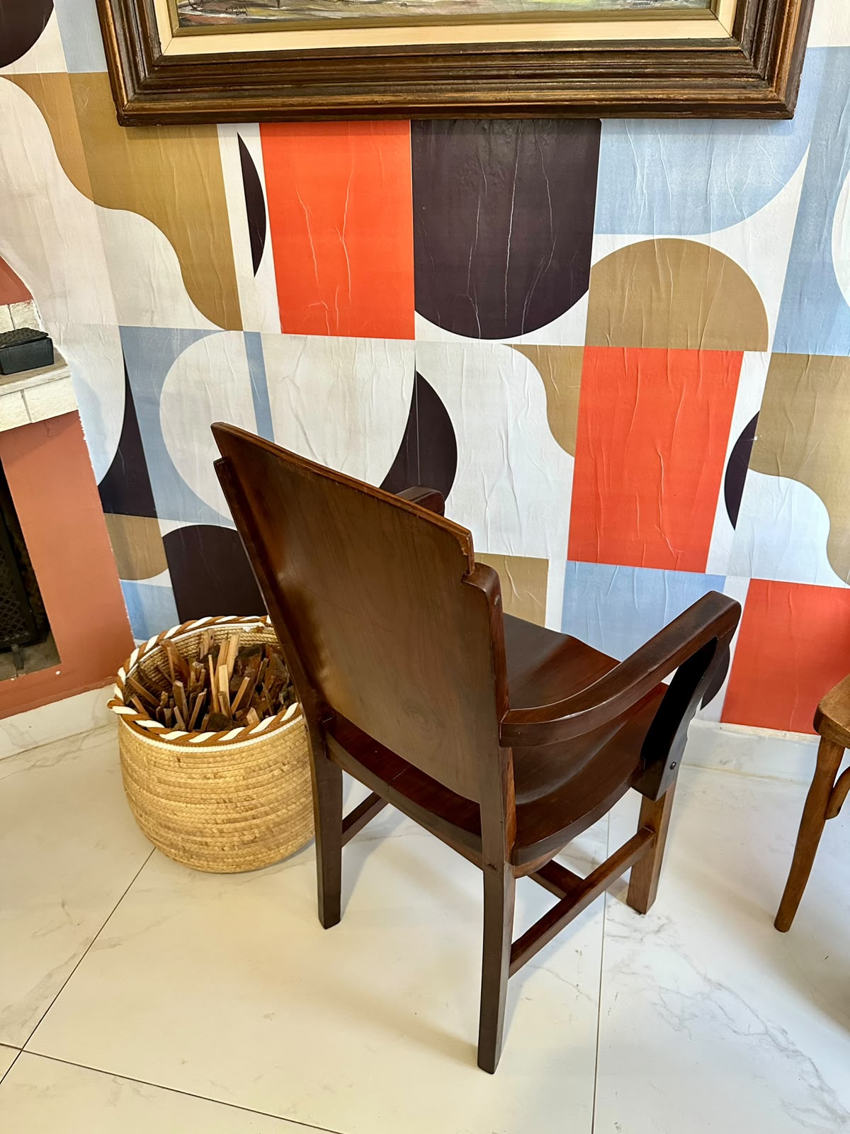 Cadeira Vintage em Madeira Maciça – Design Modernista Brasileiro