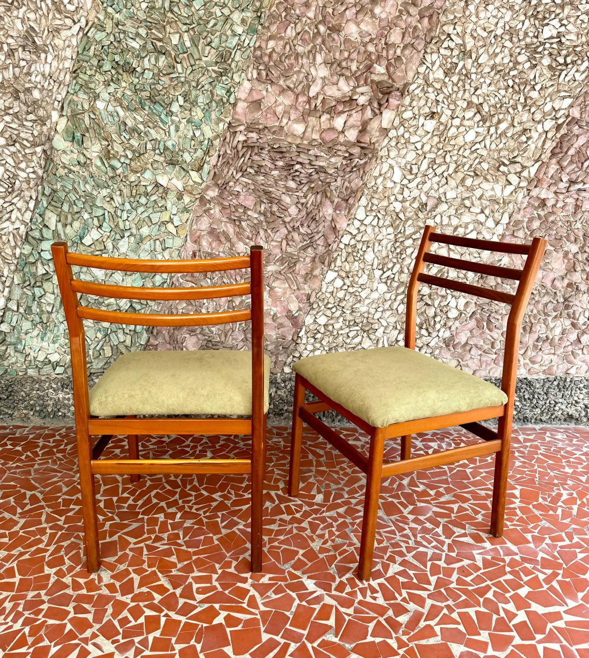 Cadeiras vintage em madeira maciça (valor unitário)