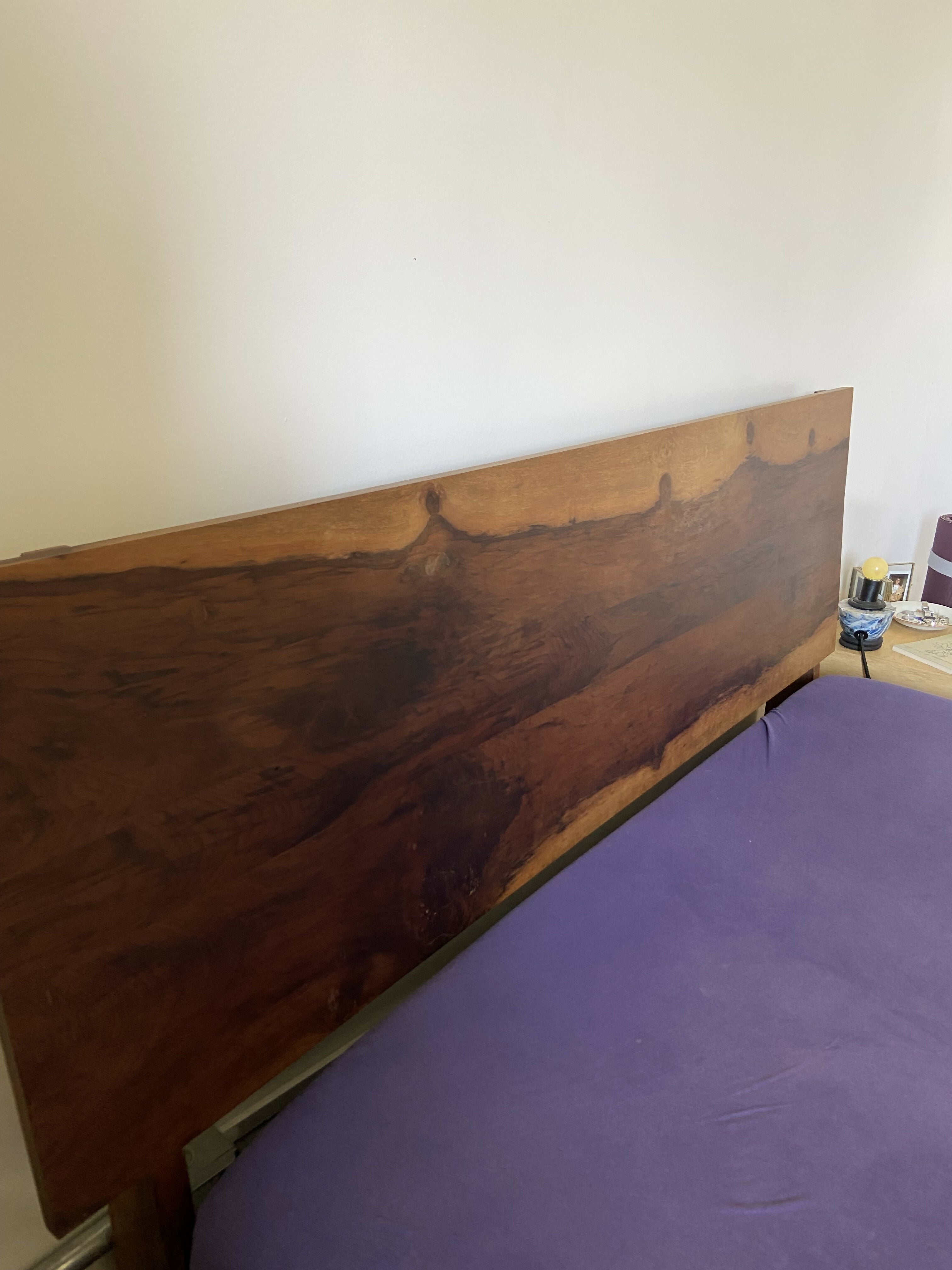 Cama de Casal Minimalista Luxo - Design Asiático em Peroba Rosa e Acácia