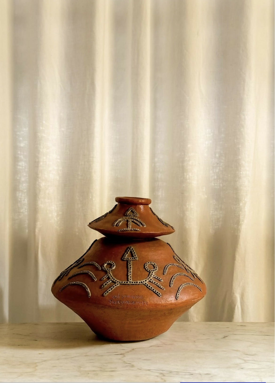 Vaso em cerâmica inspirado na cultura pré colombiana , Val Andrade