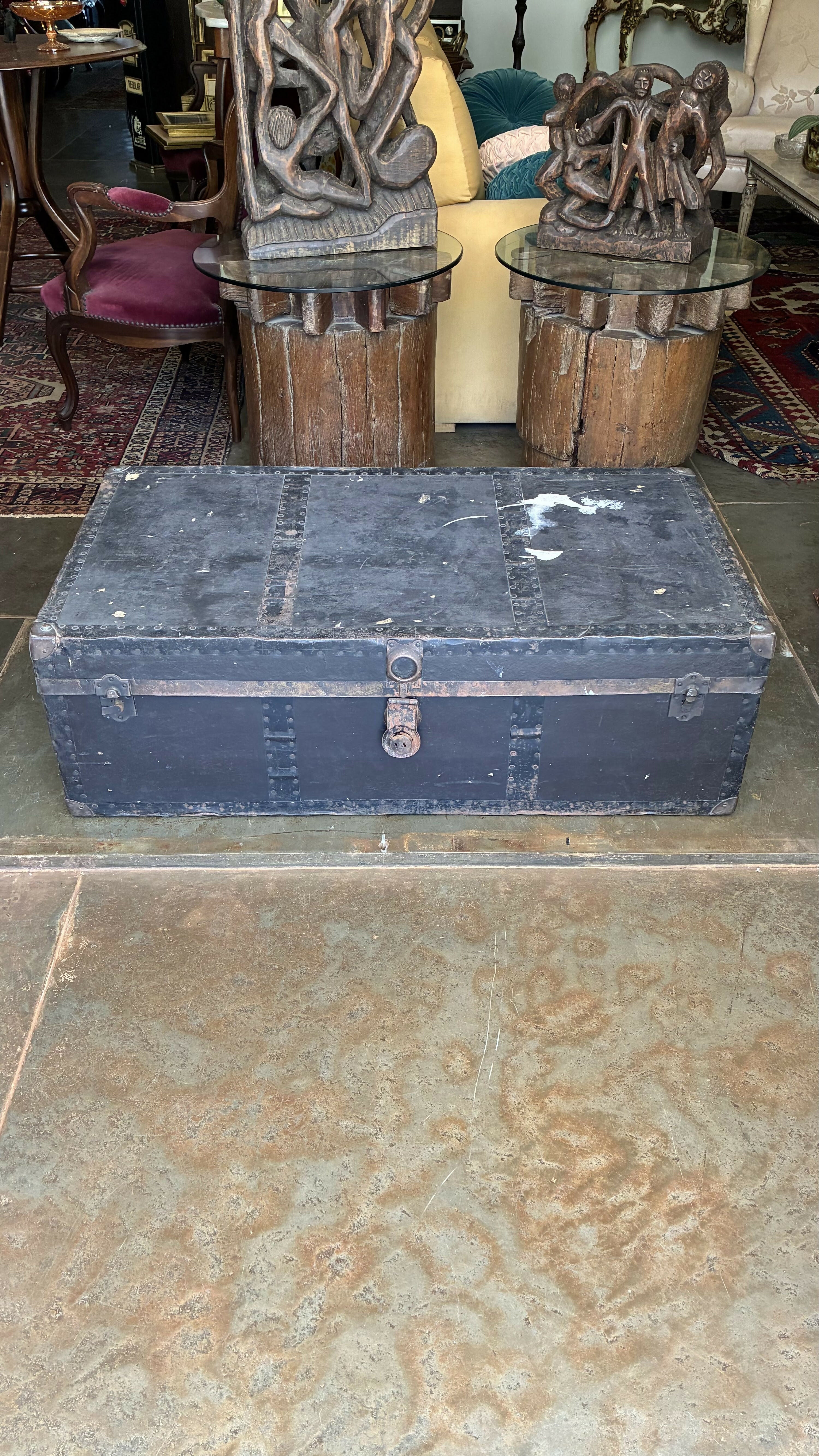 Baú Antigo de Madeira