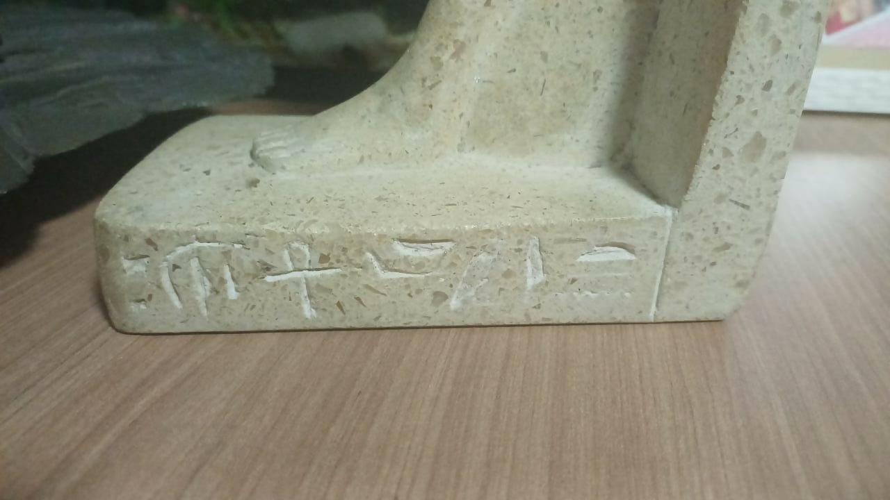Estátua Egípcia de Pedra