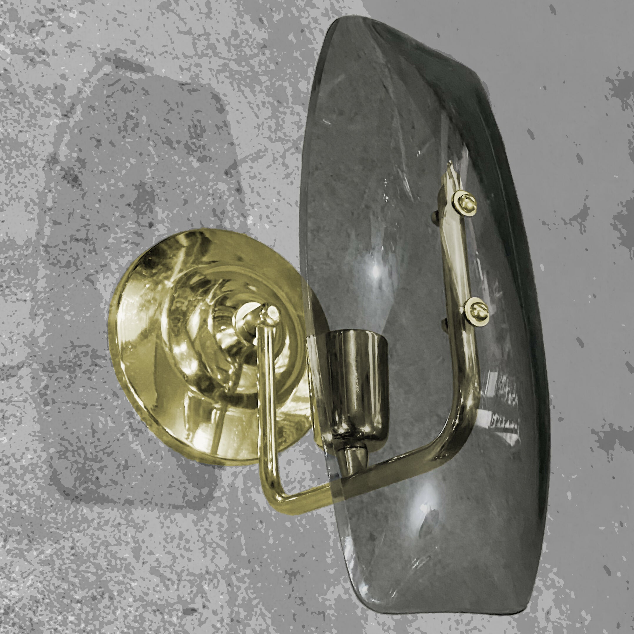 Par de Luminárias arandelas Mid Century em dourado e vidro fumê 