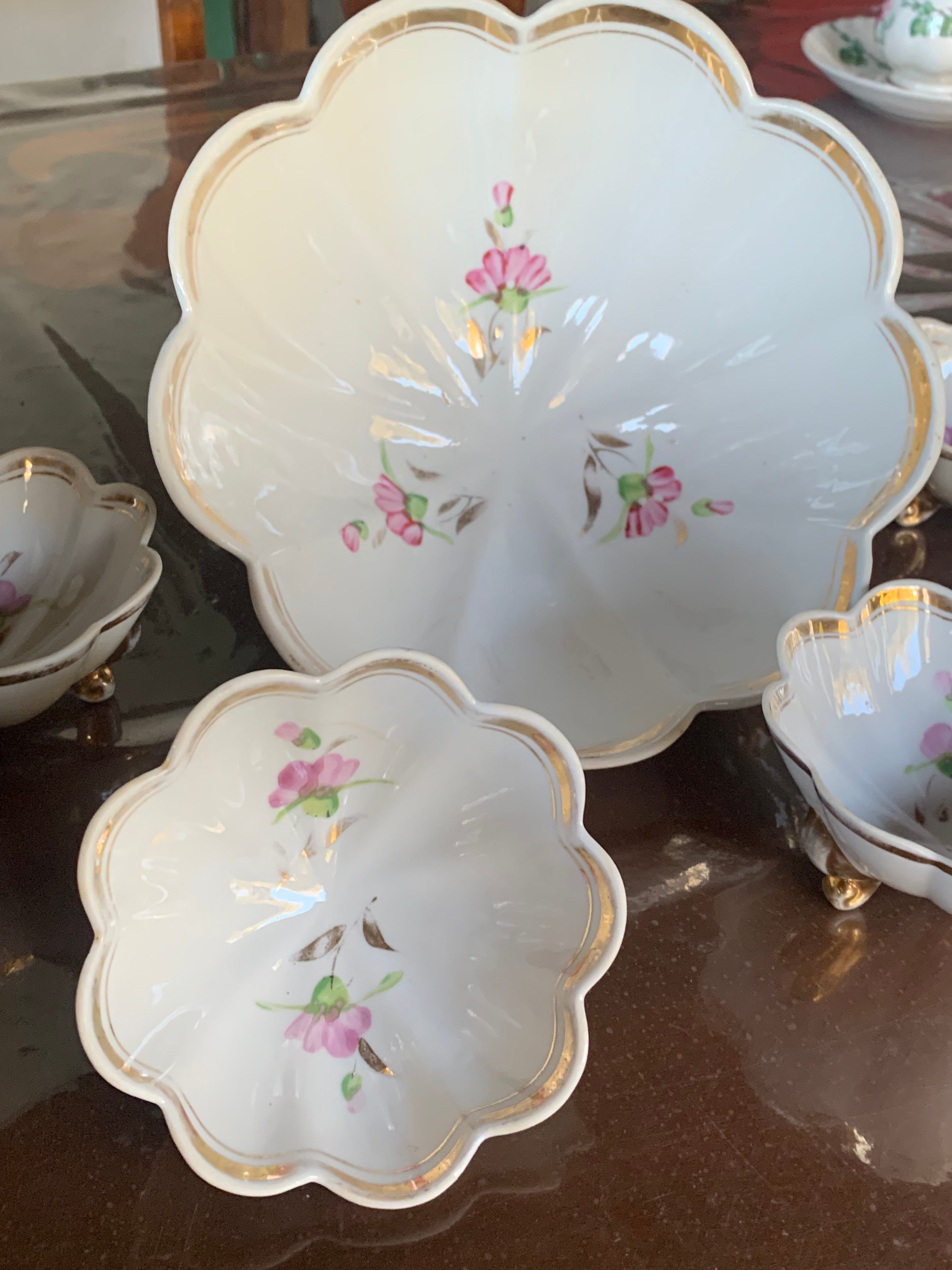 Maravilhoso jogo de sobremesa em finíssima porcelana São Pedro