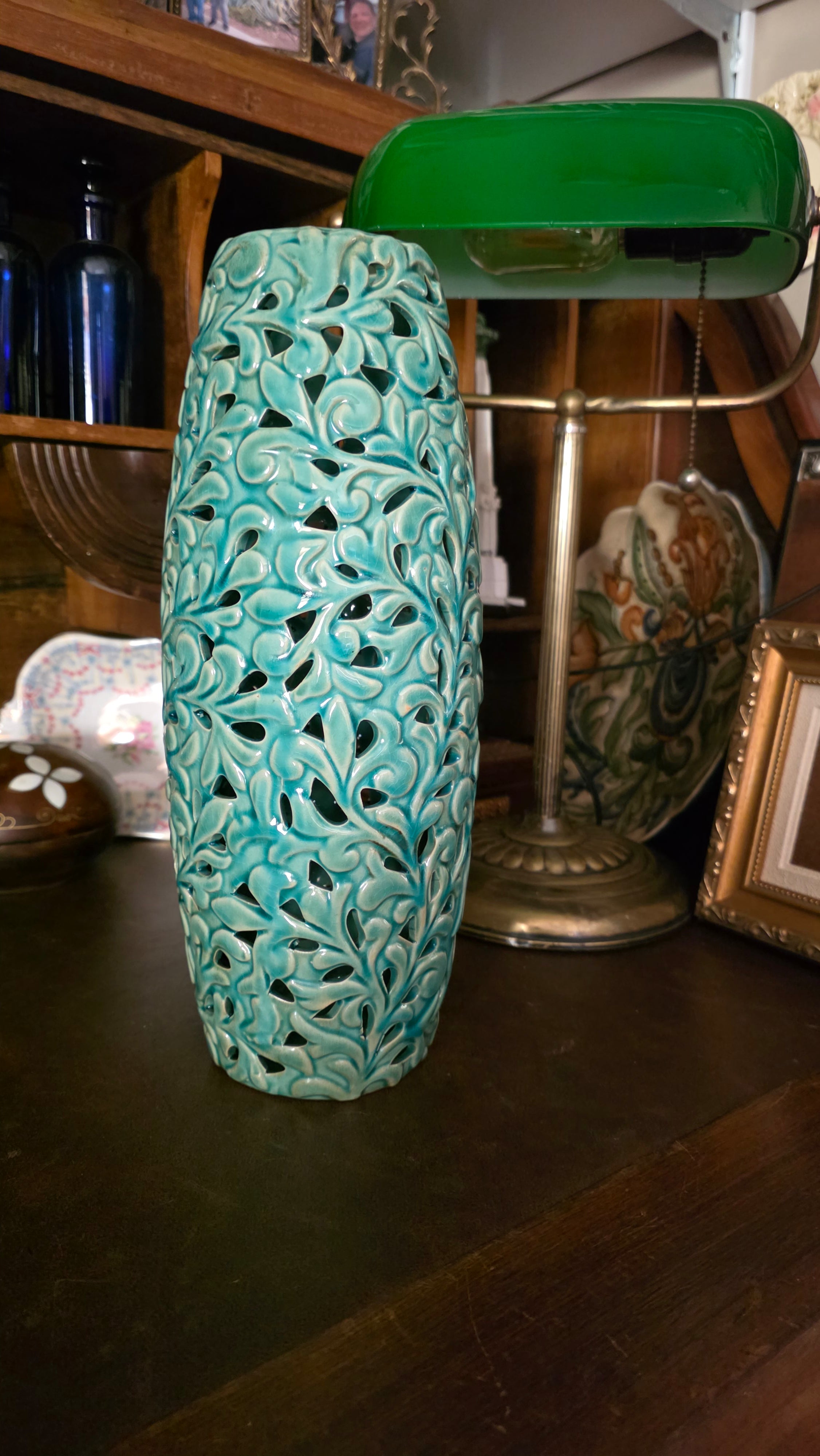 Vaso em cerâmica fenestrada cor turquesa 