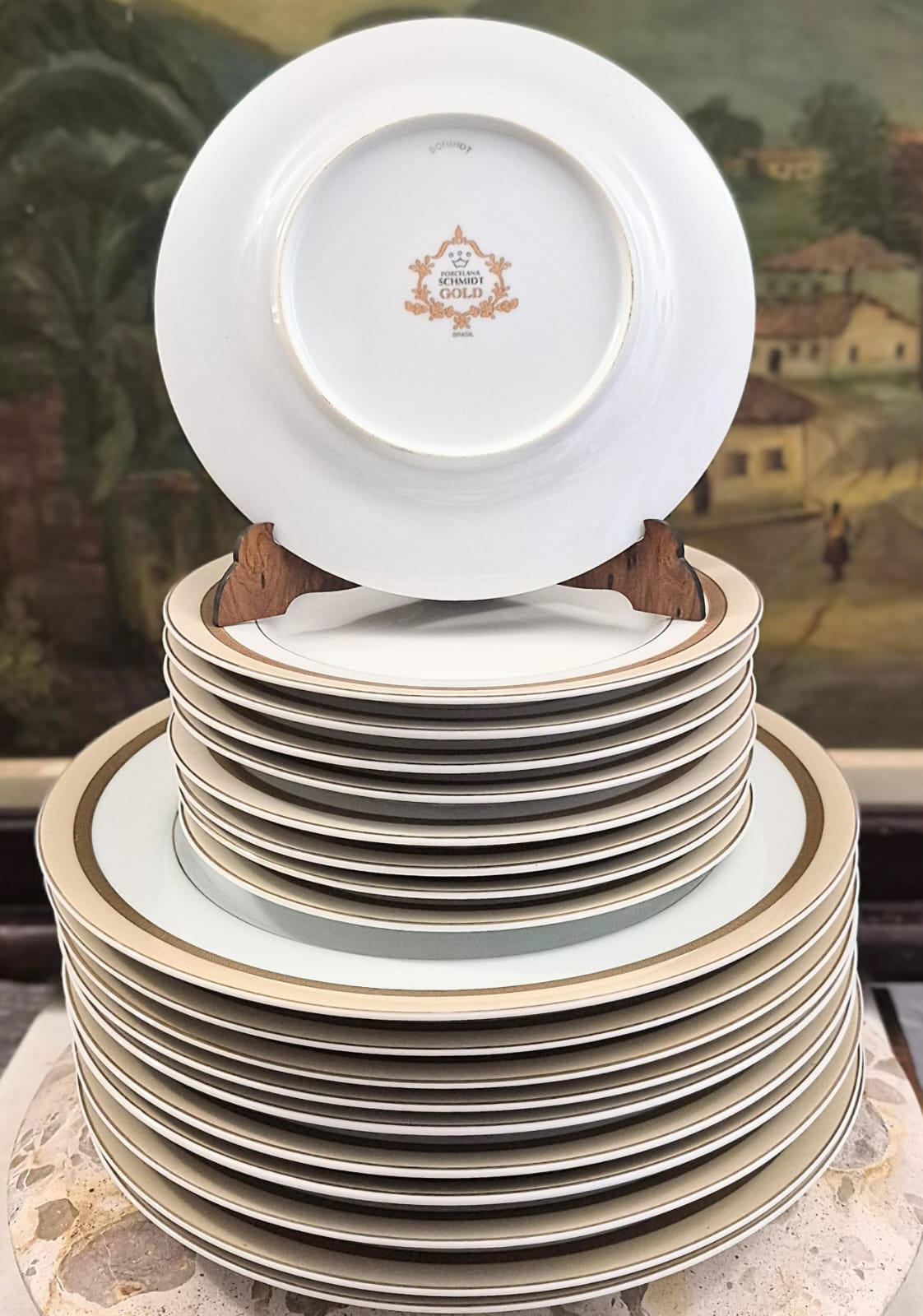 Conjunto de pratos em porcelana vintage nacional Schmidt, linha Gold - linha premium , anos 70/80, dourados à ouro. Perfeito estado. 19 peças:
