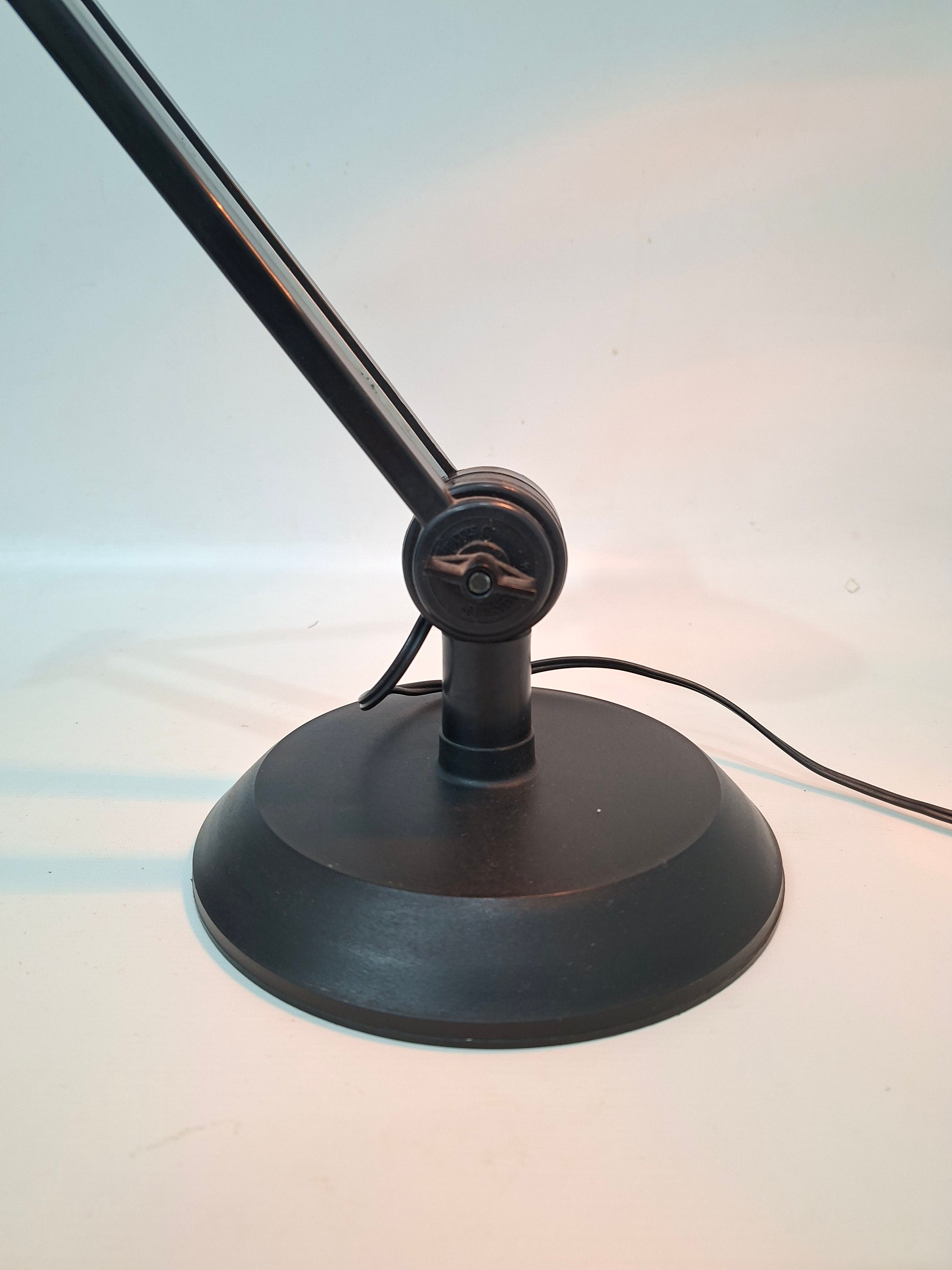 Luminária de Mesa Vintage Ilutec em preto 