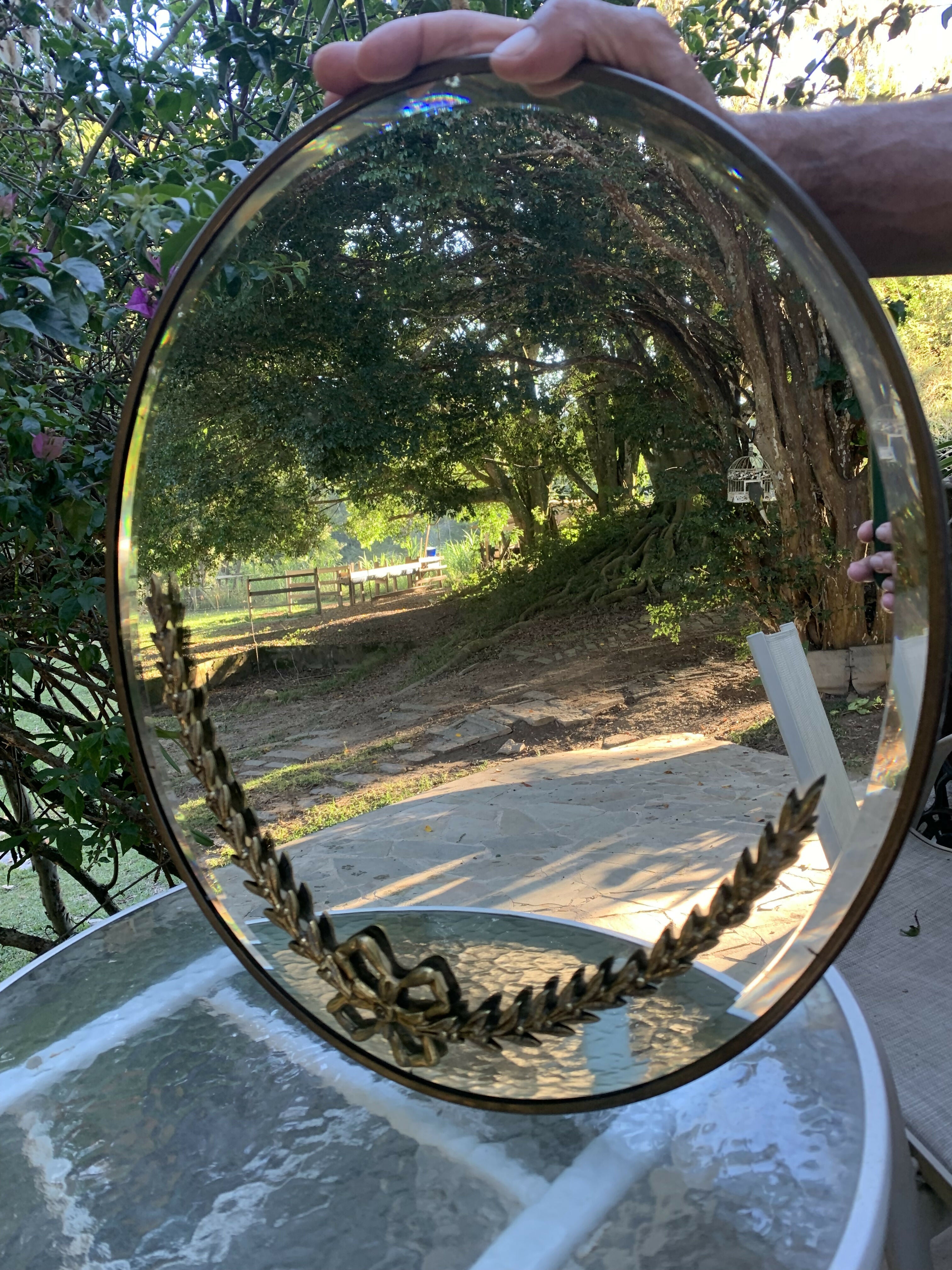 Antigo Espelho Oval com detalhes em bronze