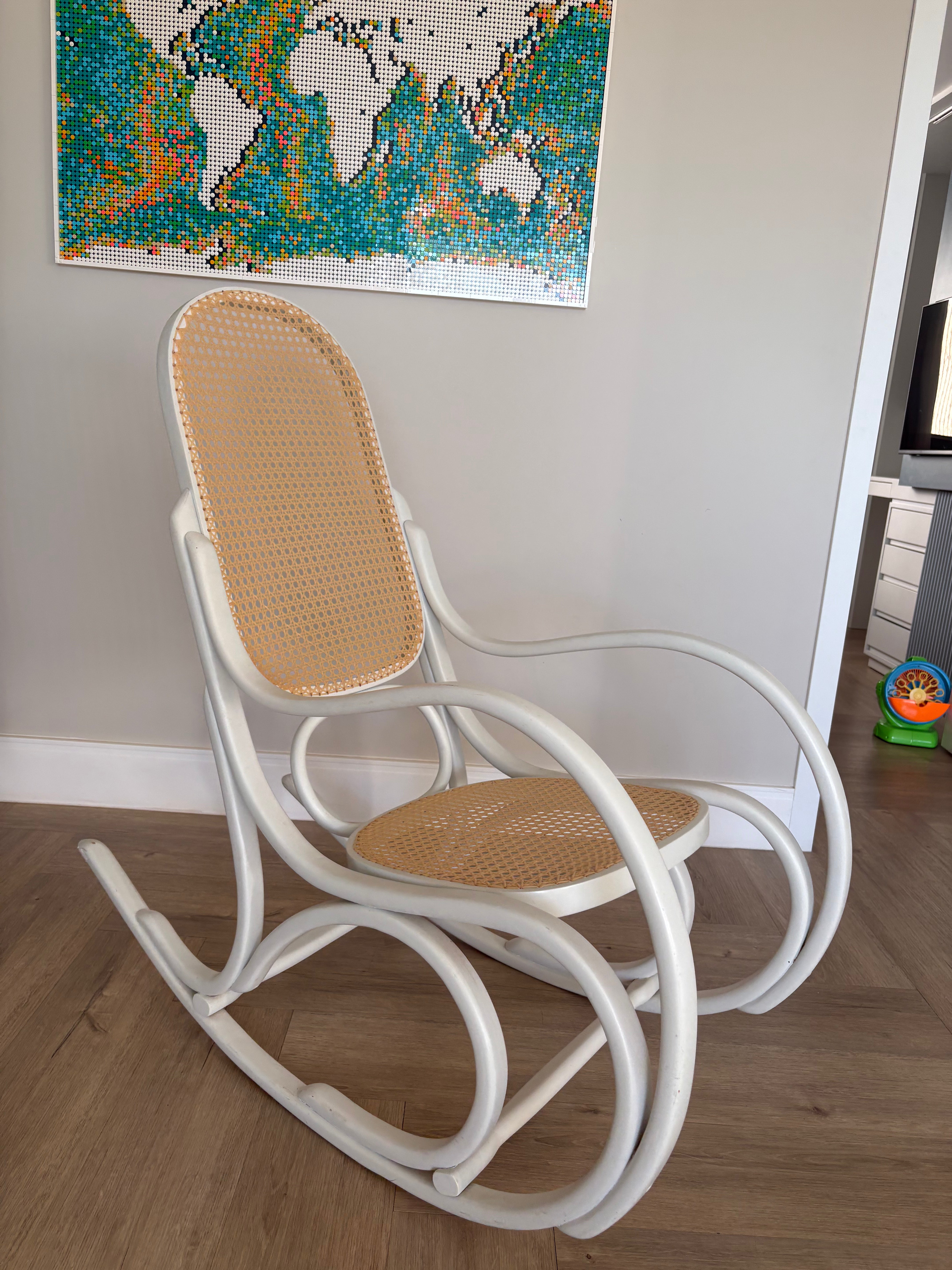 Cadeira Balanço Thonet - Original  - recondicionada - pintada de branco e palha trocada