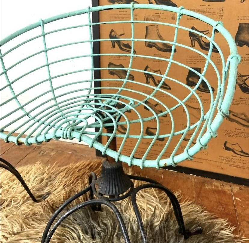 Banquetas aramadas tipo assento de trator