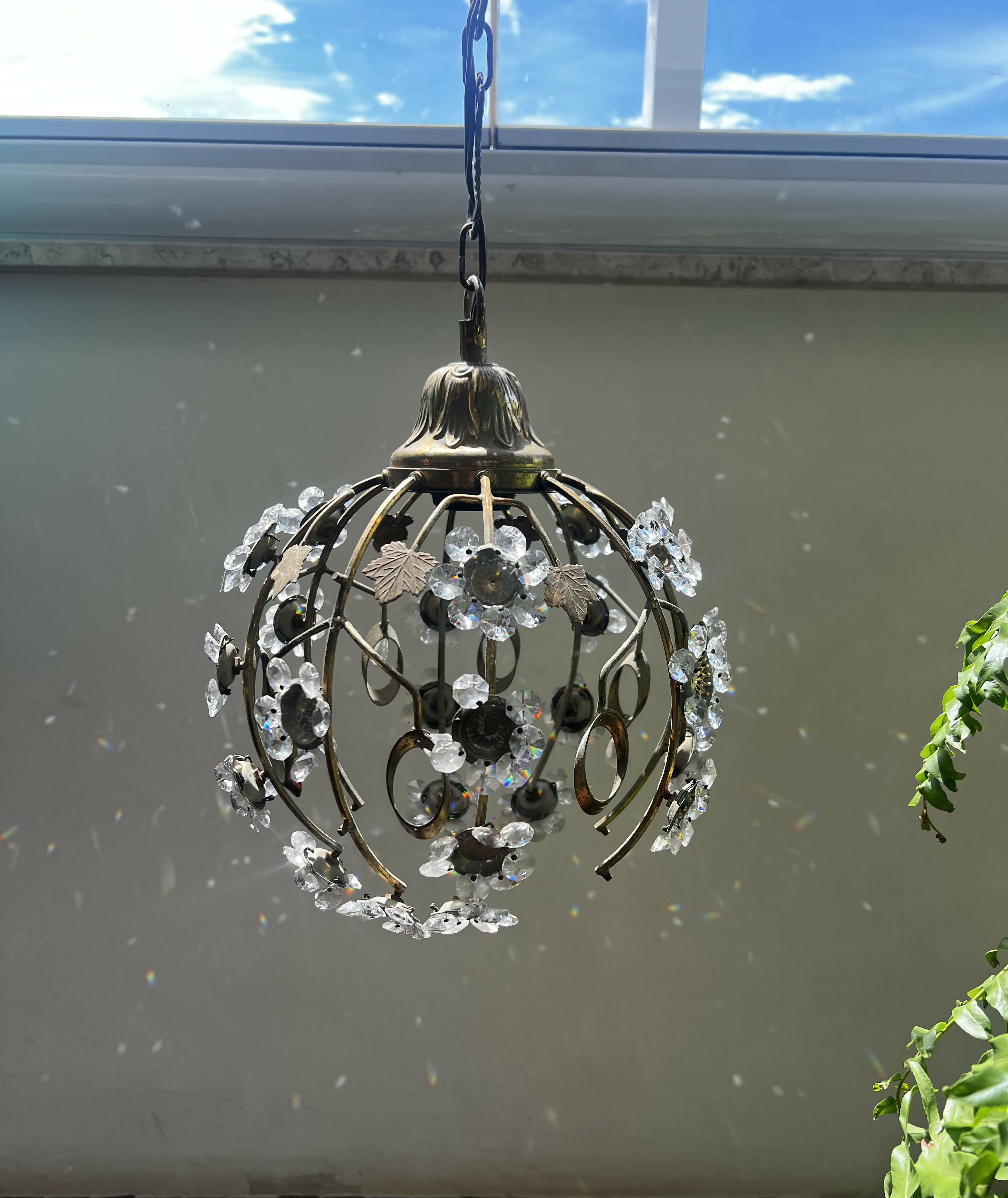 Antigo Lustre pendente bola de metal e cristais