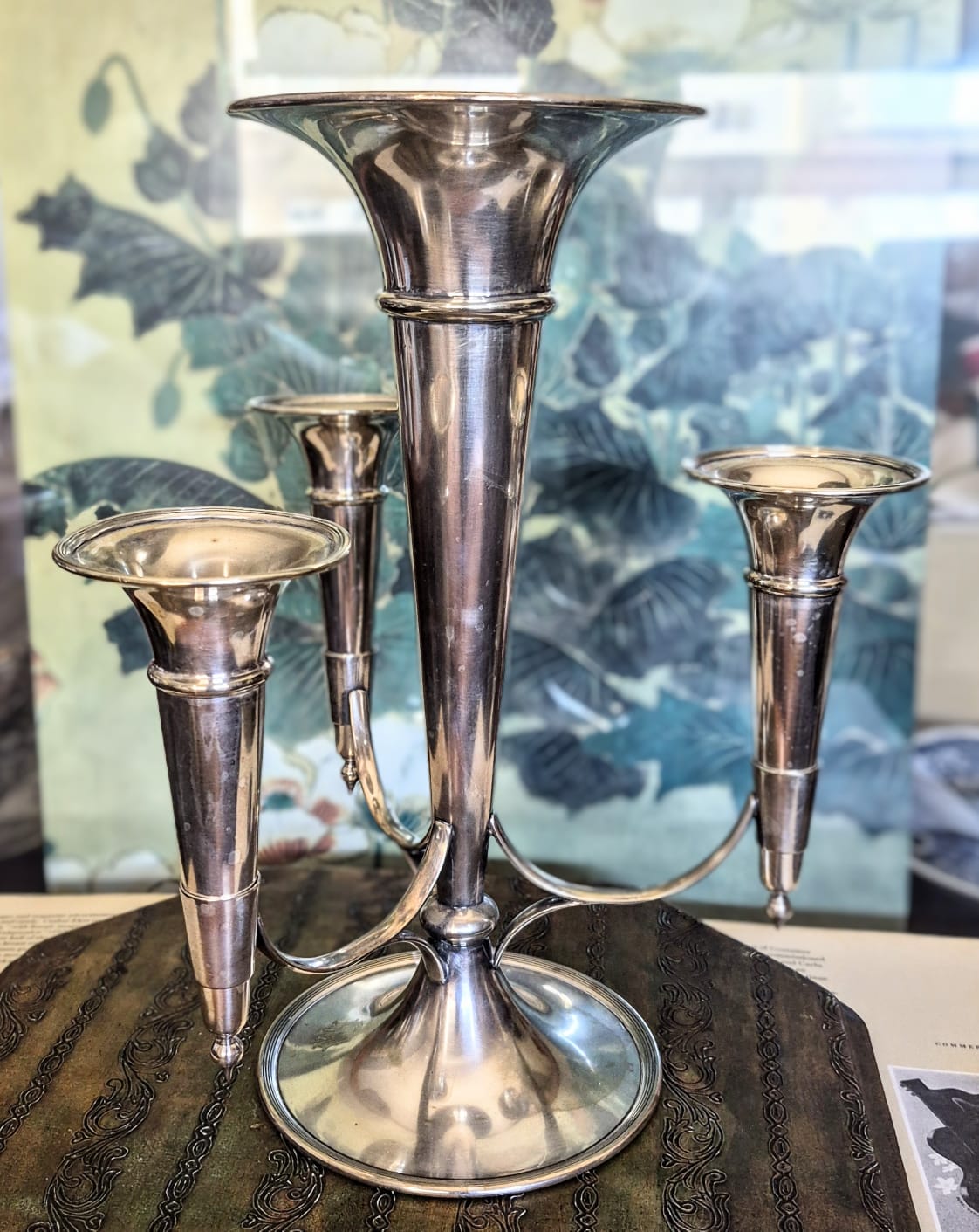  Incrível vaso epergne antigo em metal espessurado à prata inglesa Mappin &amp; Webb.