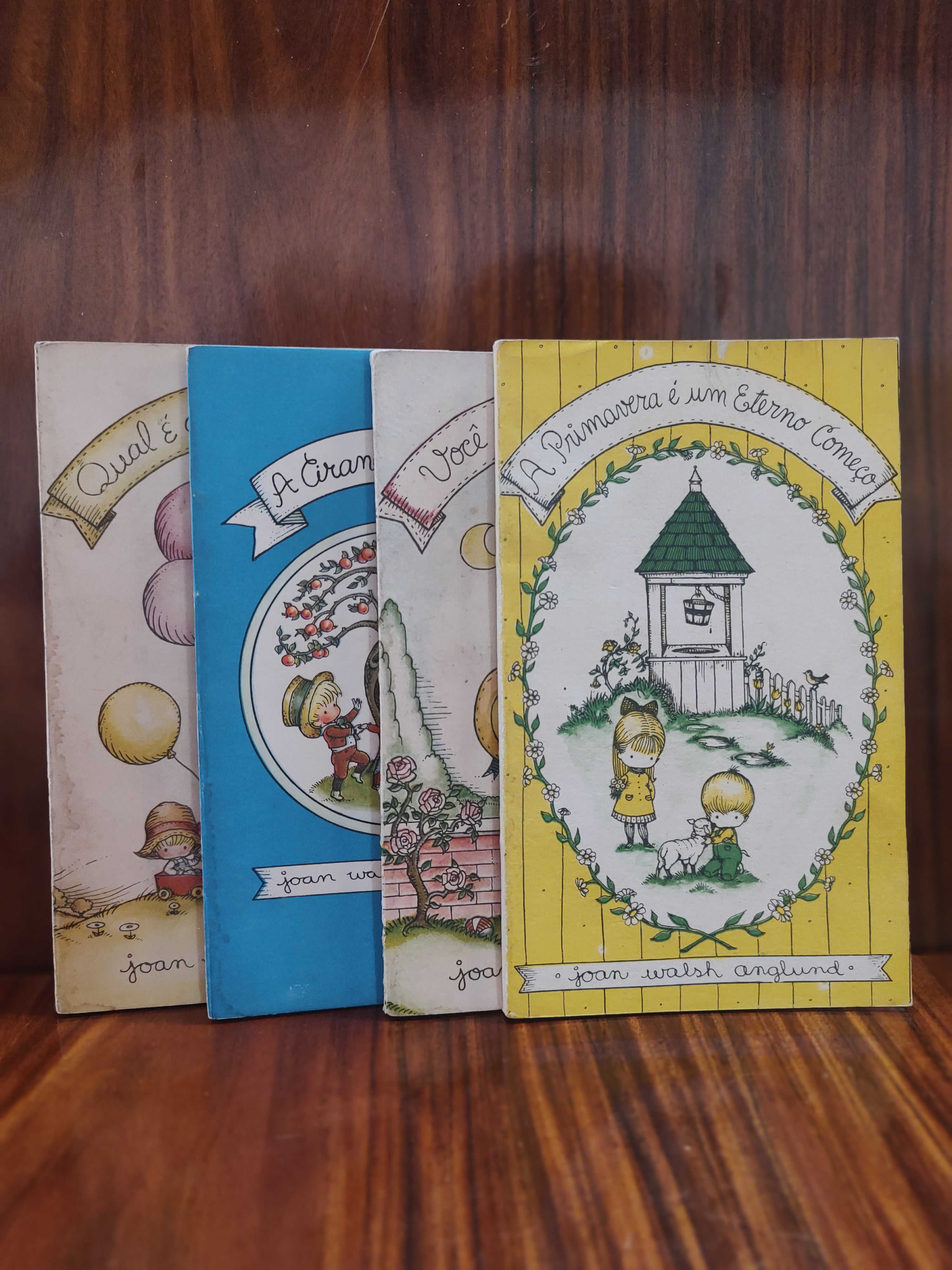 Nostálgico e precioso Conjunto de 4 Livros de Bolso da Joan Walsh Anglund - edição 1979