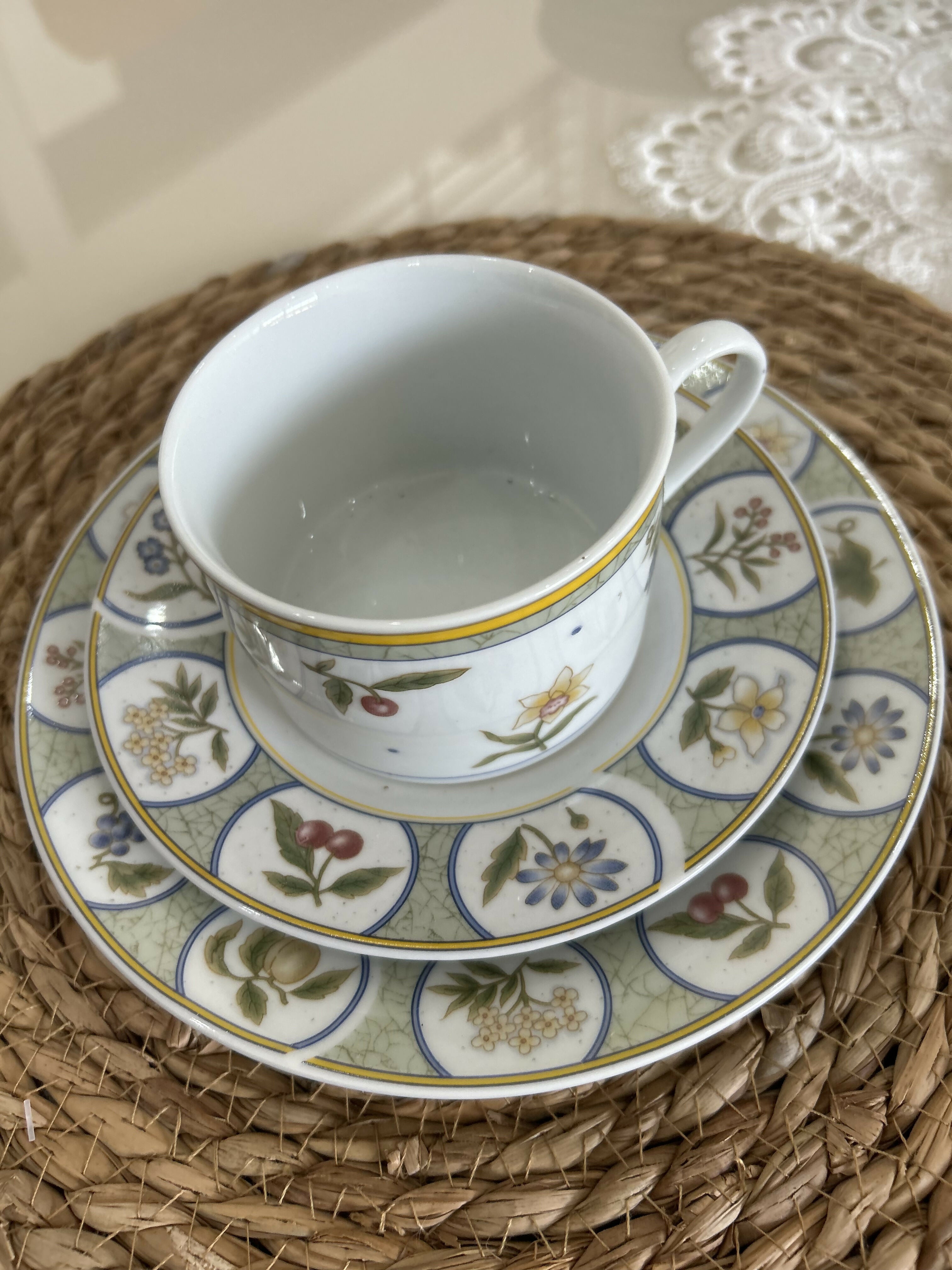 Conjunto de 5 trios de chá em porcelana