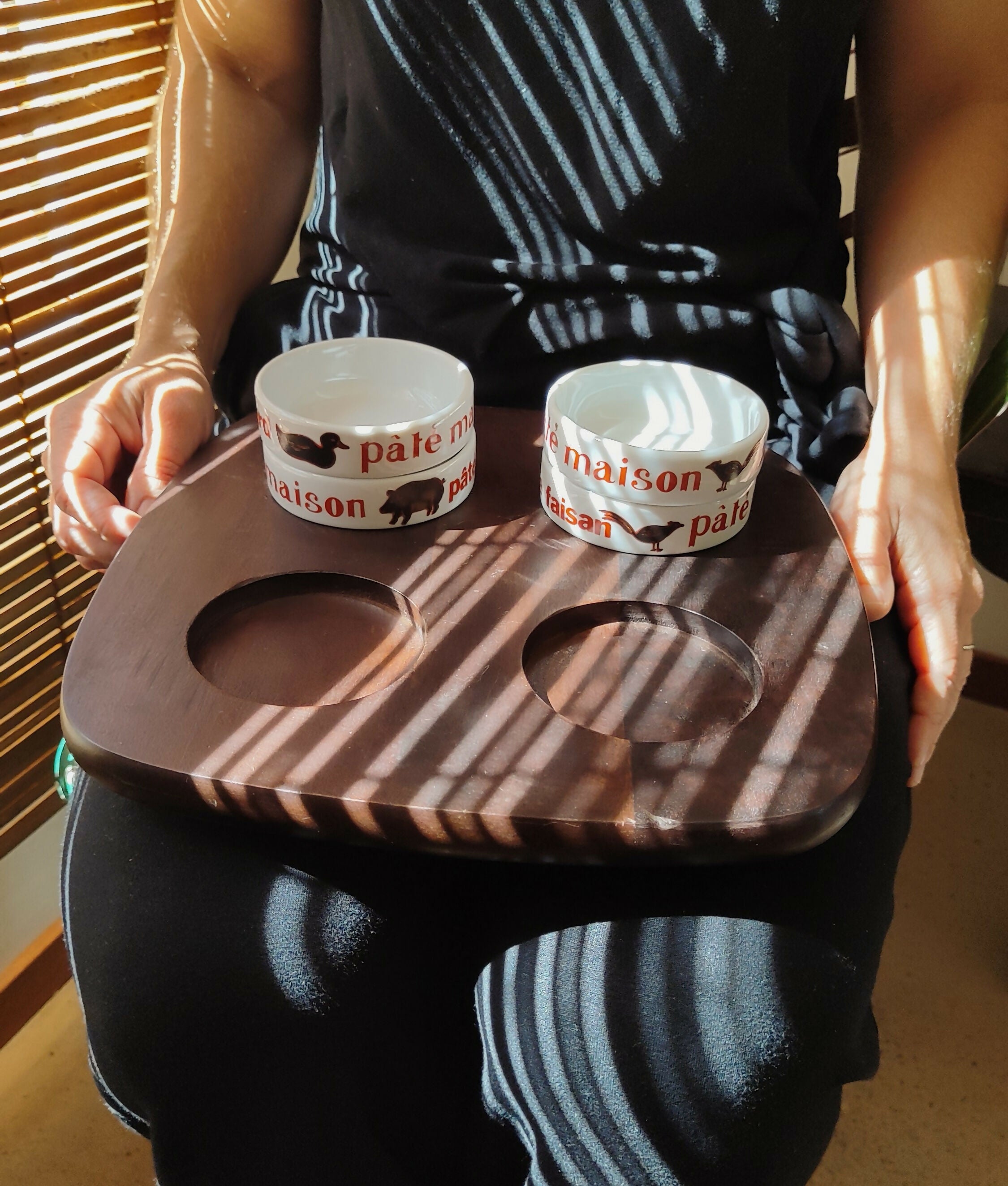 Conjunto em madeira nobre com recipientes em porcelana da adorada Tropic-Art