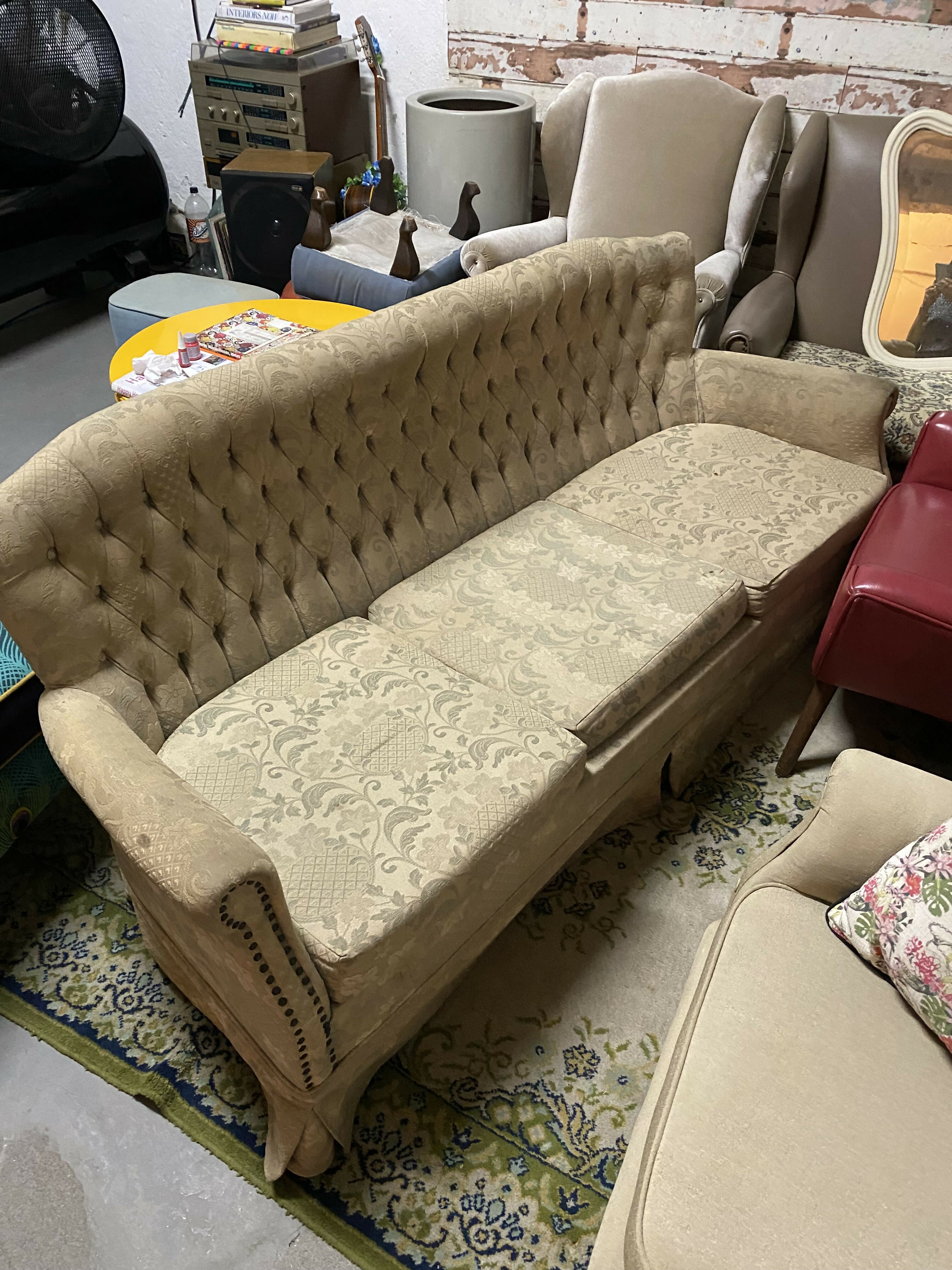 Sofá Bergere em capitonê