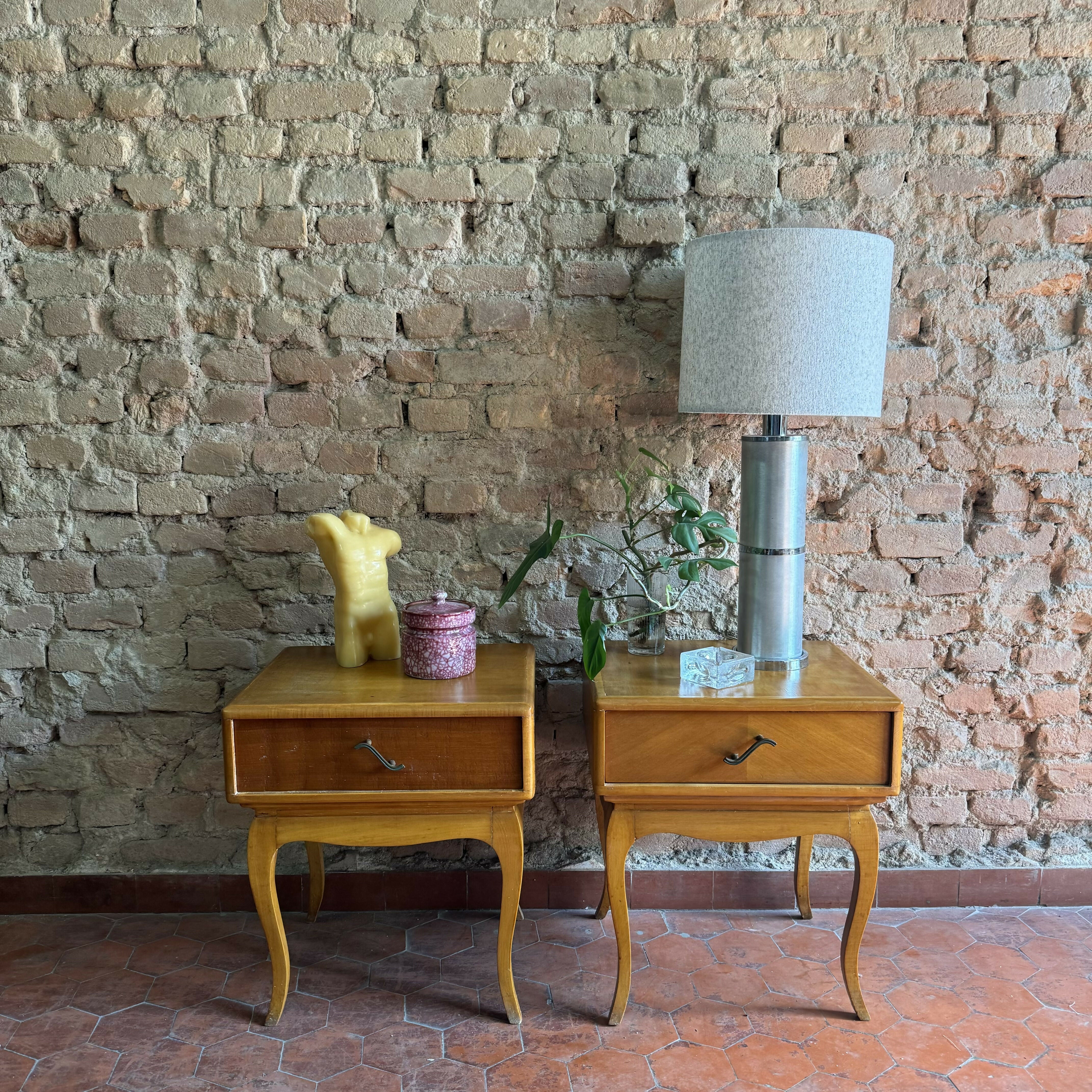 Mesa de cabeceira anos 50