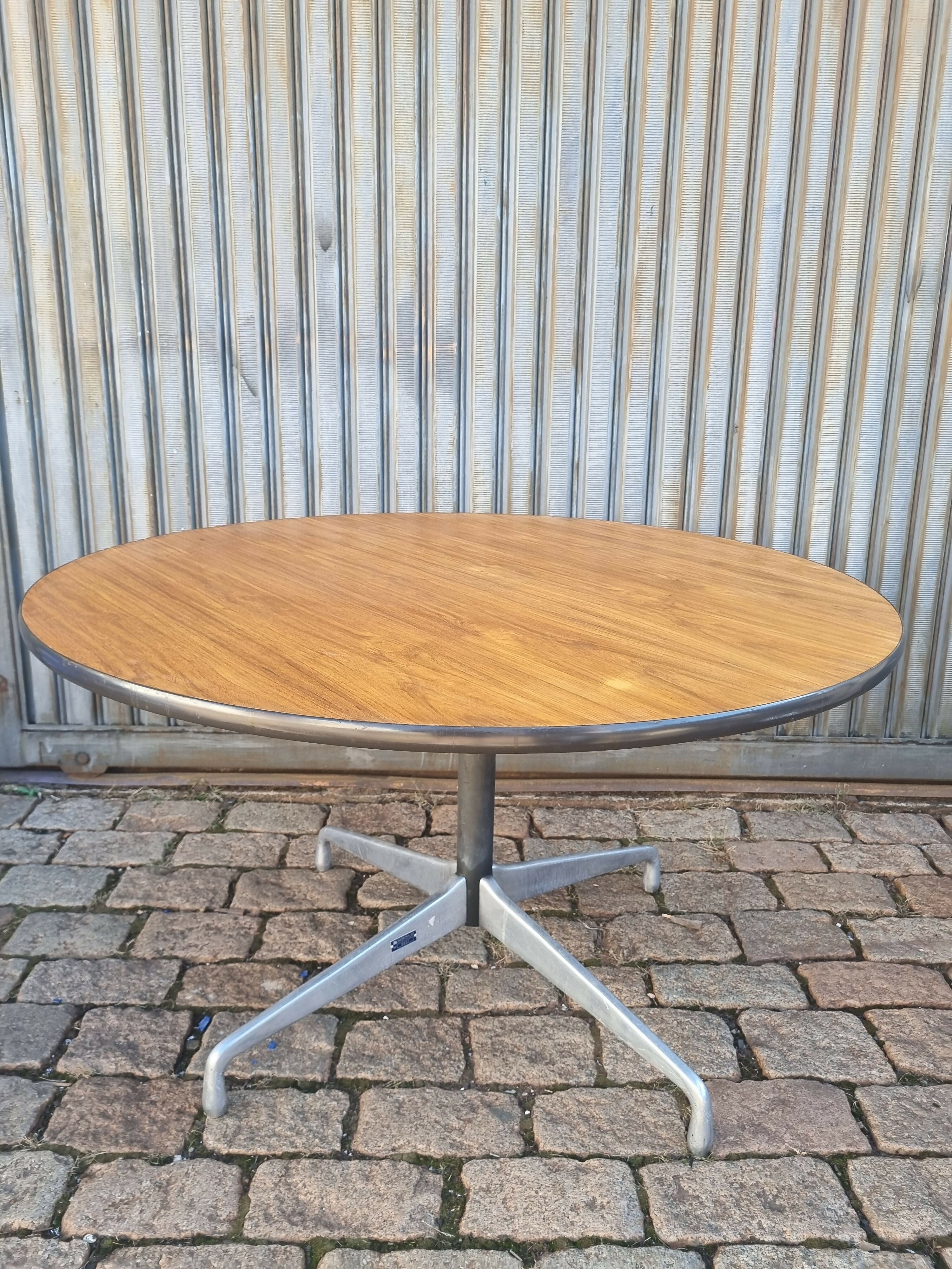 Mesa De Jantar Charles Eames