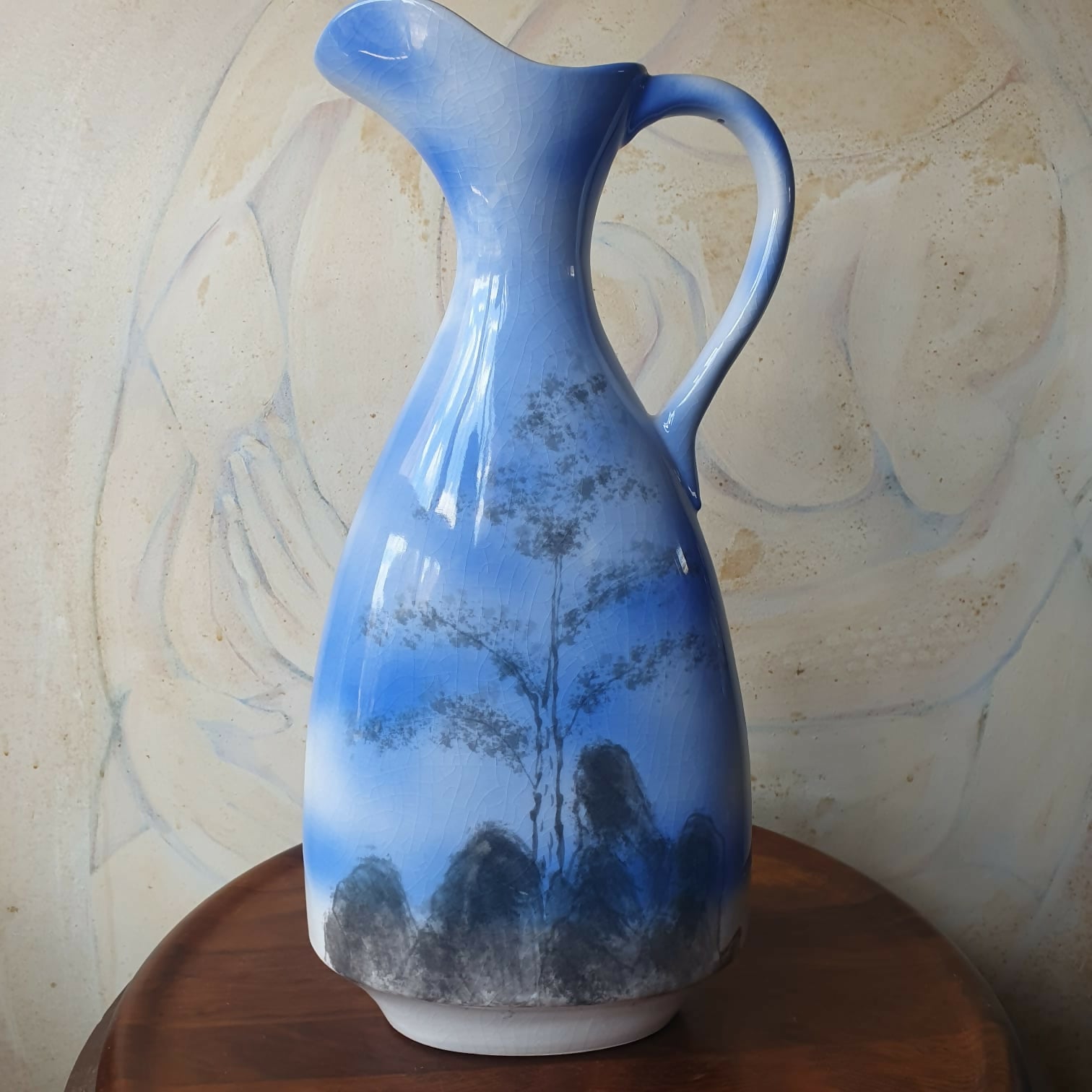 Grande e lindo jarro decorativo em cerâmica esmaltada, pintado à mão.