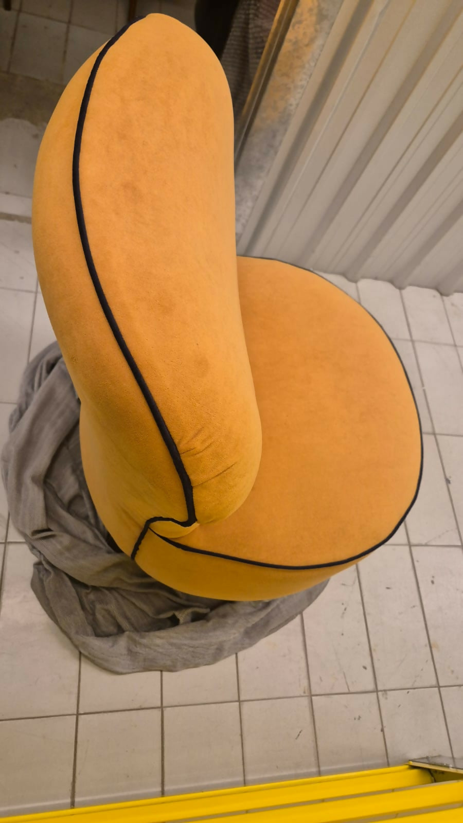 Poltrona Boneca na cor mostarda