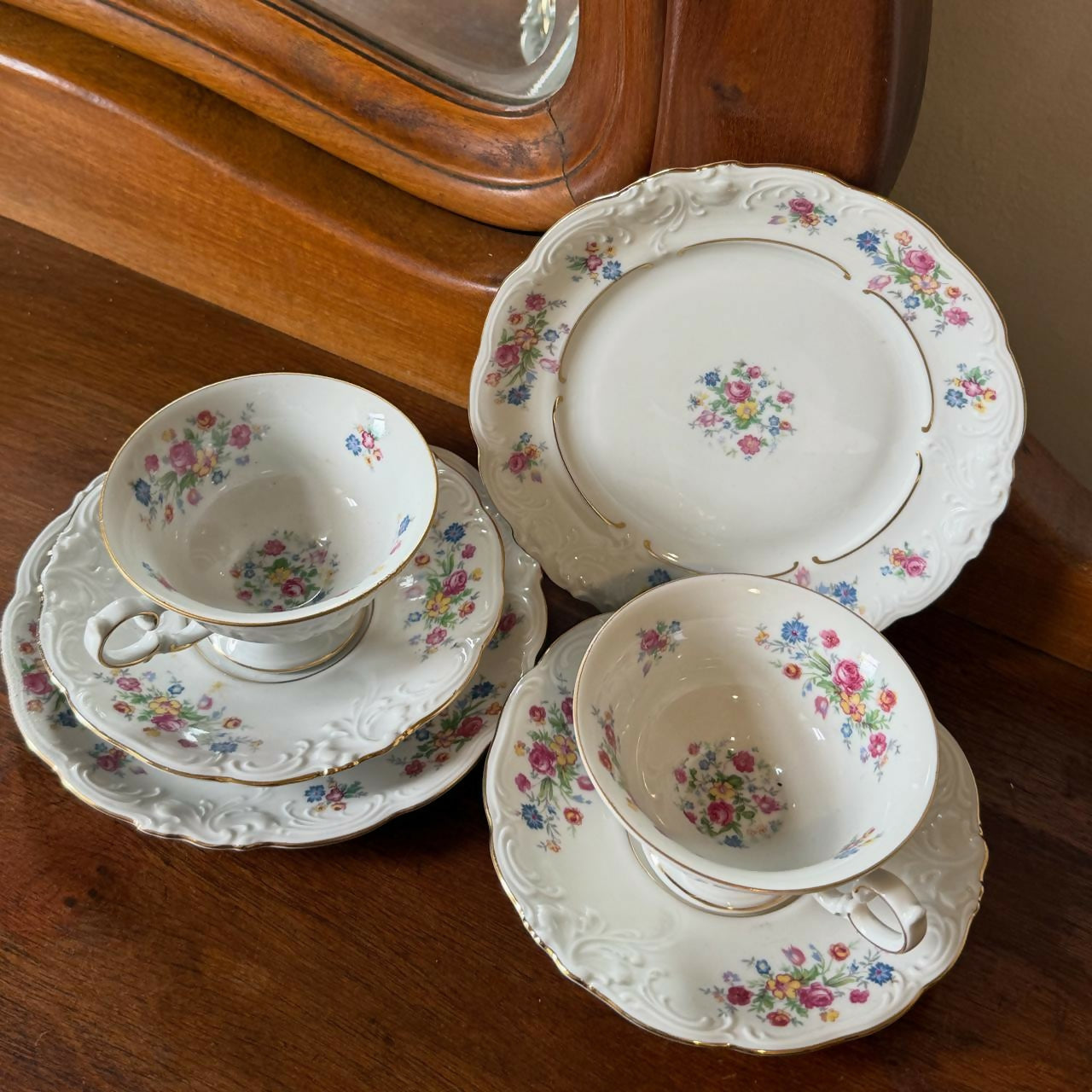 Trio de Chá KPM com Florais Delicados (valor para 01 Trio de Chá)