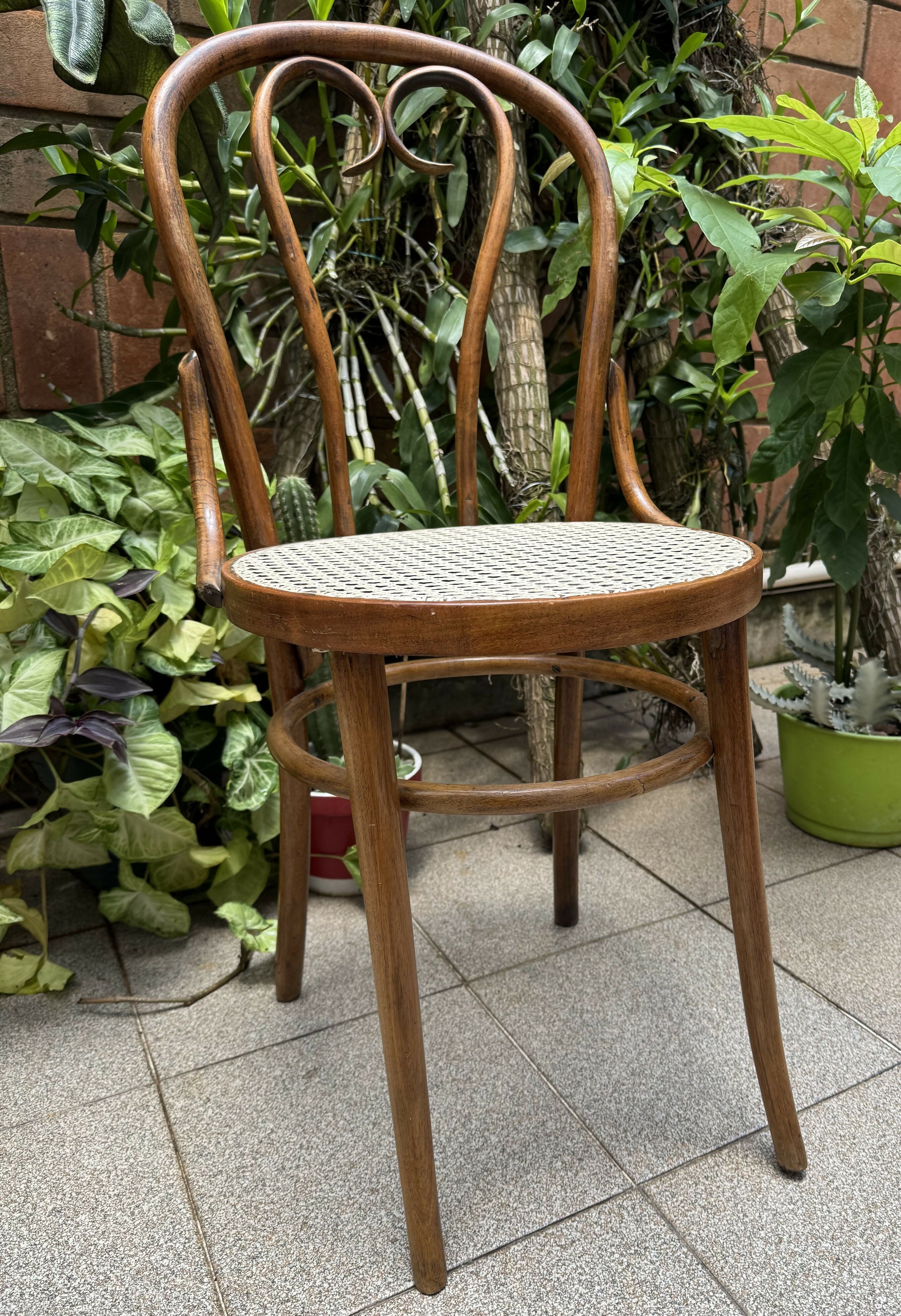 Cadeira Thonet Modelo Coração Assento em Palhinha de Algodão