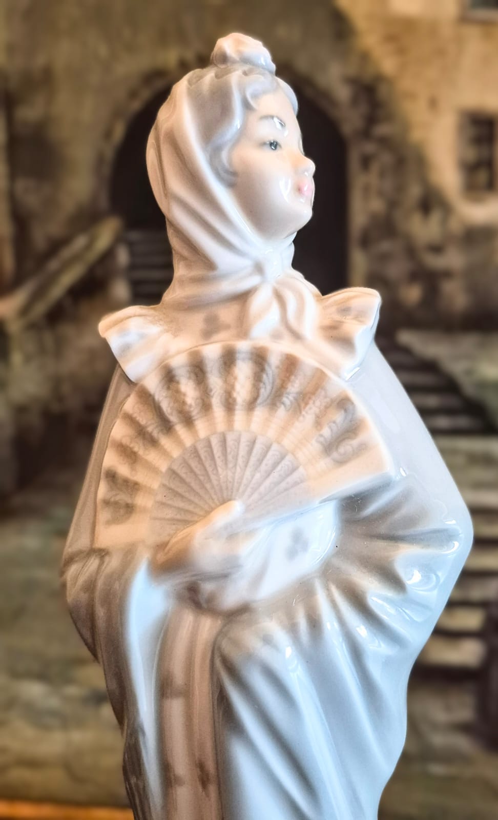 Escultura em porcelana vintage espanhola NAO Lladró: "Dama com Leque".  Lindíssima, muito chique e impecável!