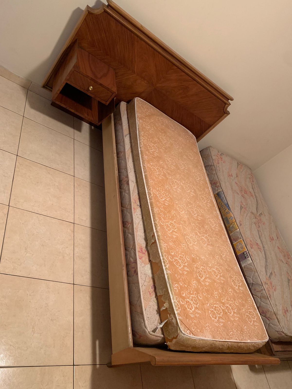 Cama de solteiro estilo Scapinelli em madeira Caviúna 