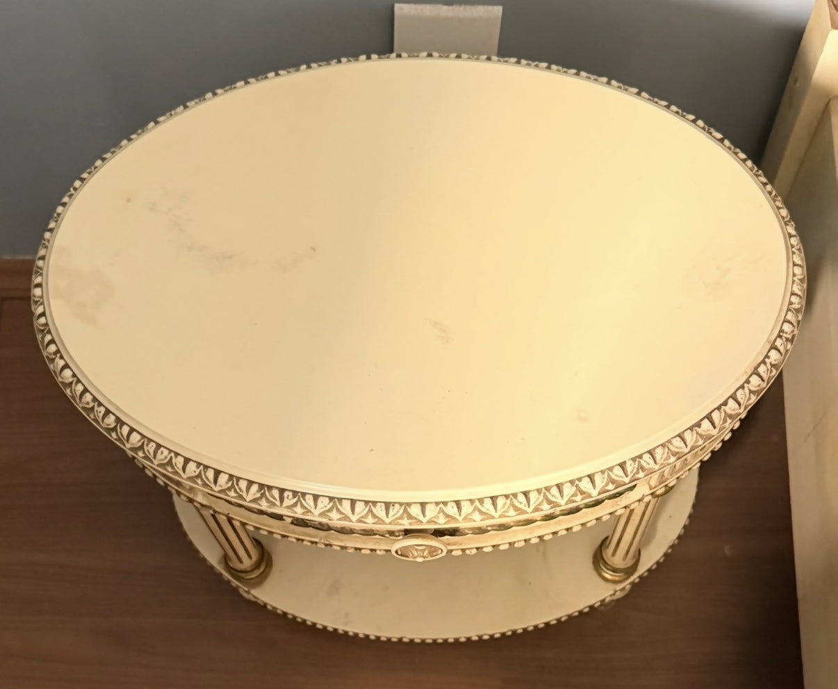 Belíssima cama de casal com duas mesas de cabeceira