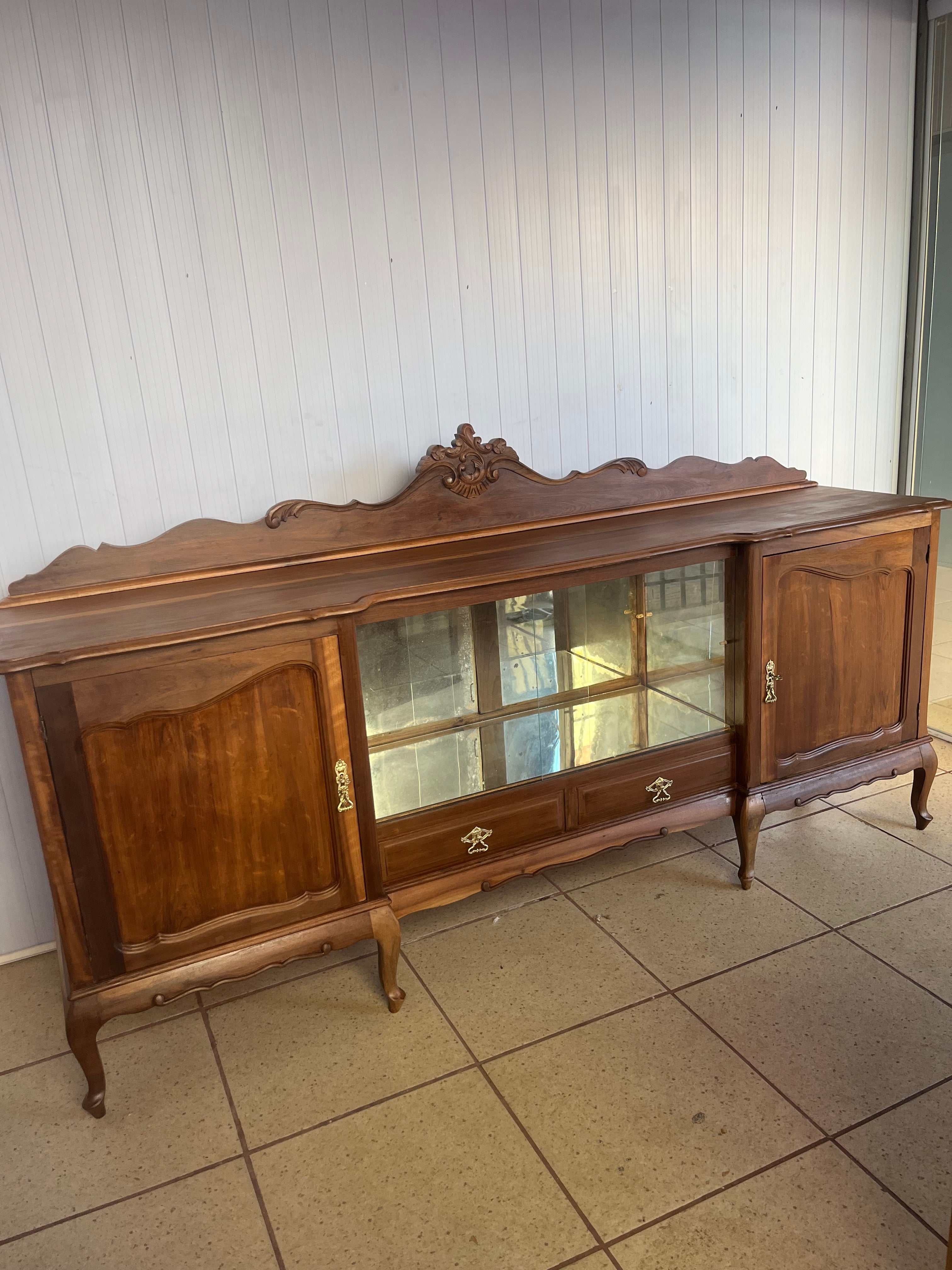 BELÍSSIMO BUFFET EM MADEIRA IMBUIA RESTAURADO