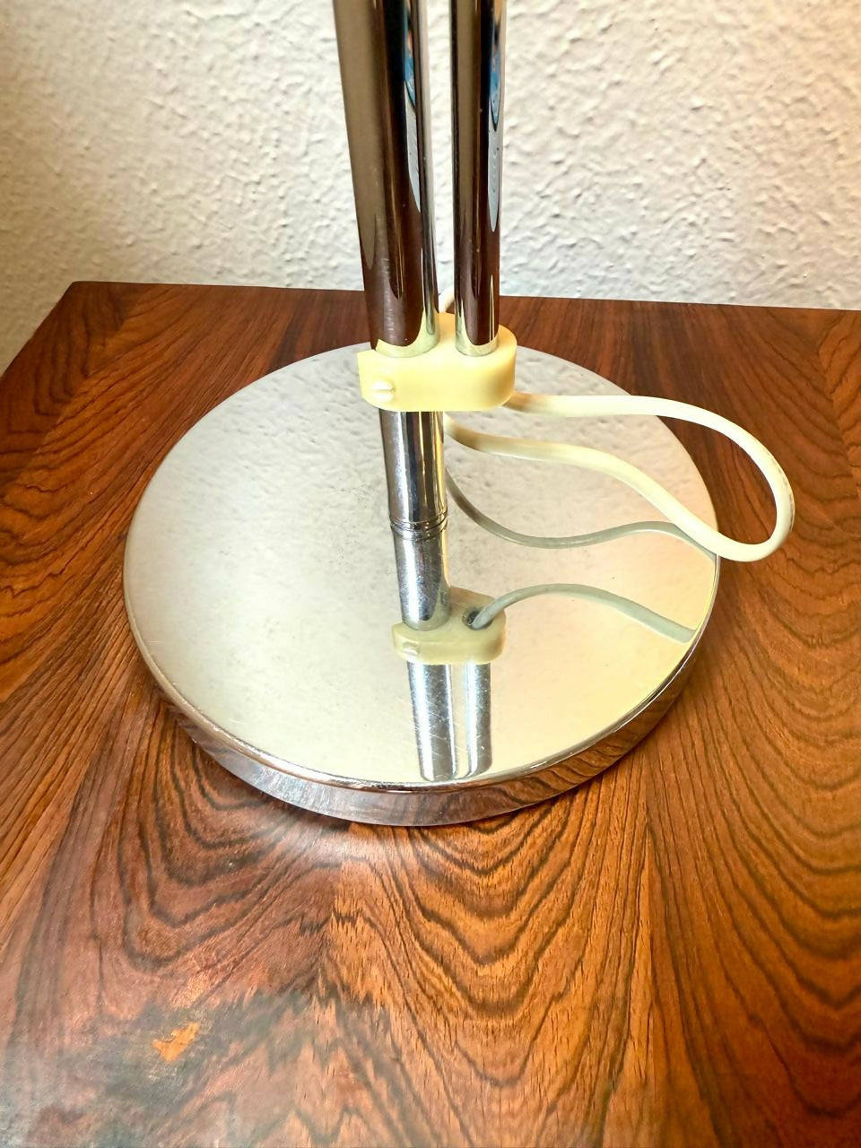 Luminária de Mesa modernista cromada anos 80