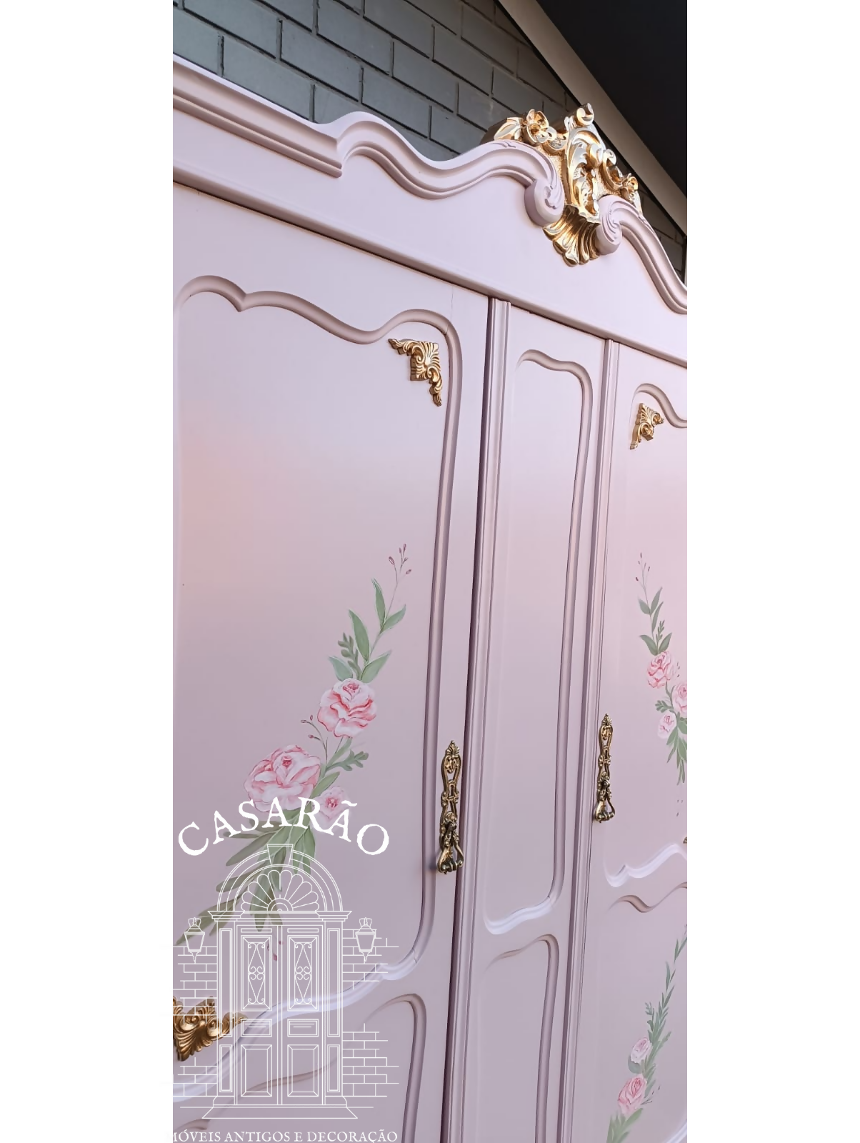 GUARDA-ROUPA LAQUEADO PROVENÇAL com detalhes florais