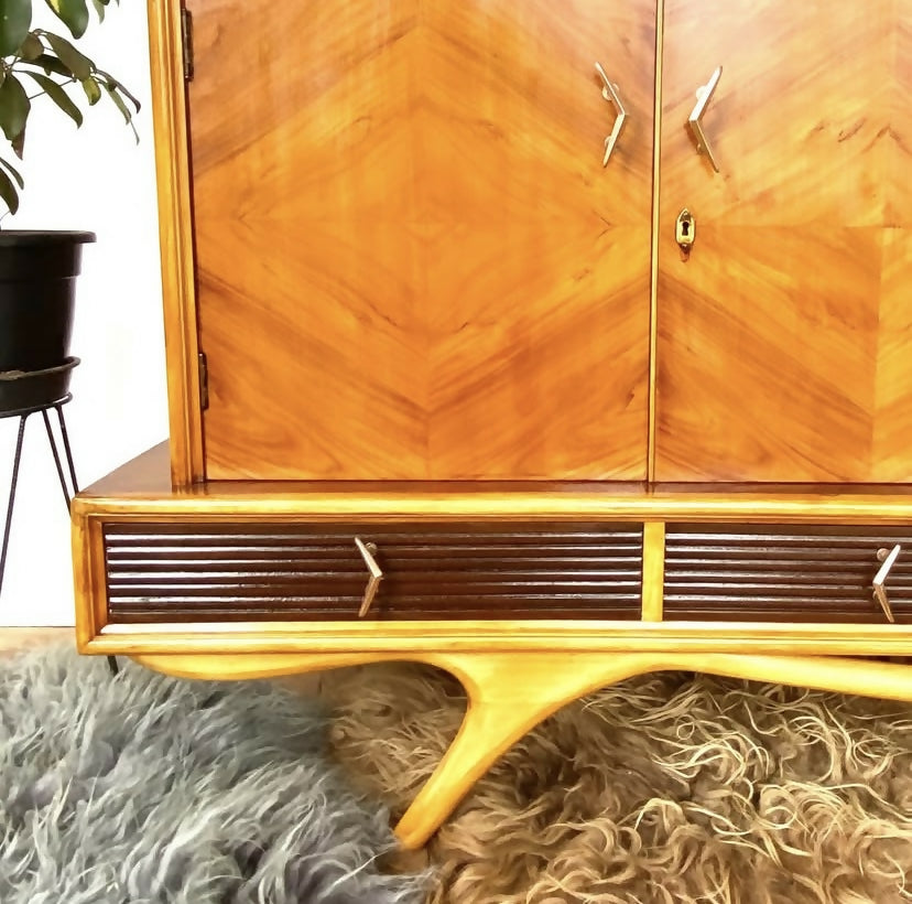 Buffet anos 50 em caviuna