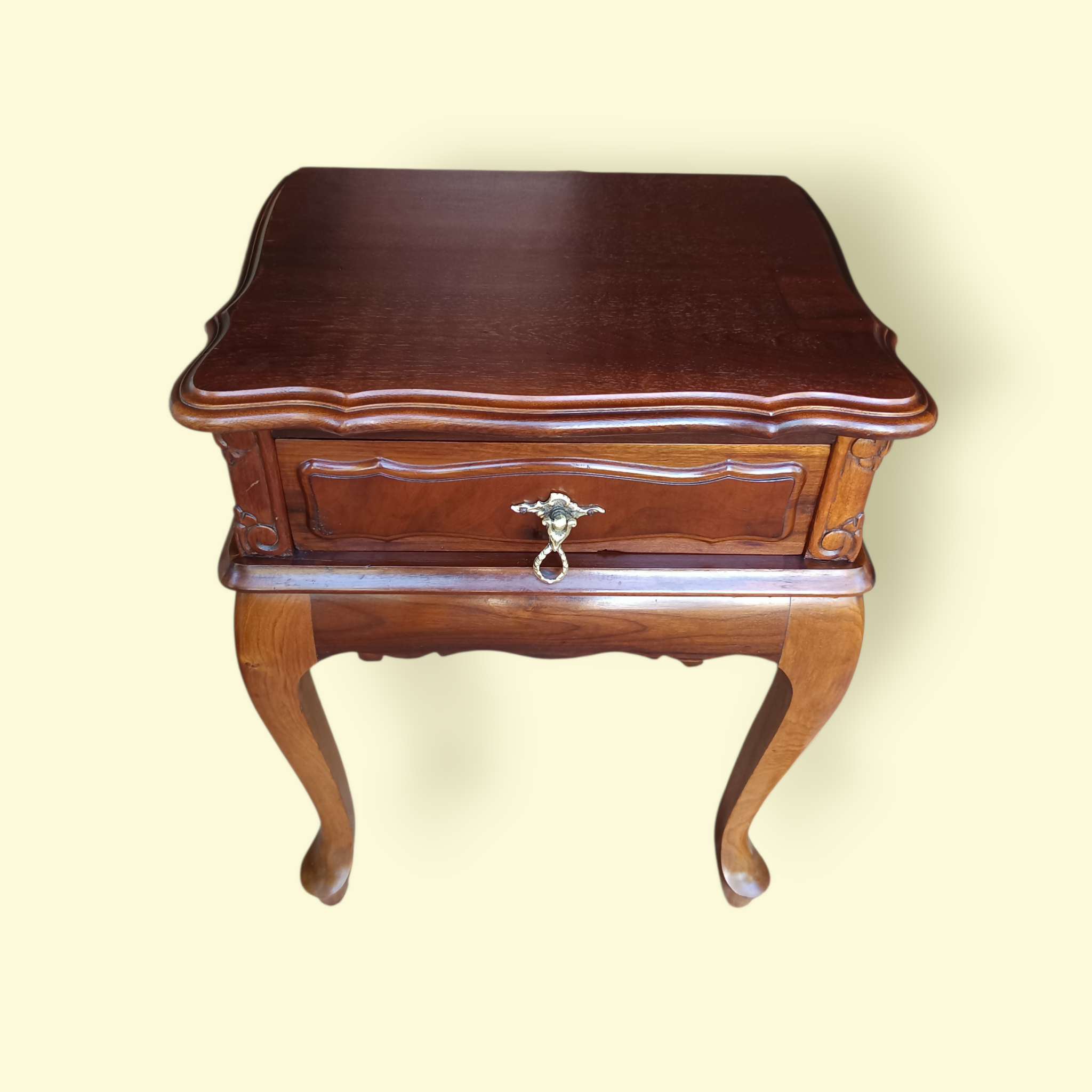 Par de Mesinhas de Cabeceira Clássico