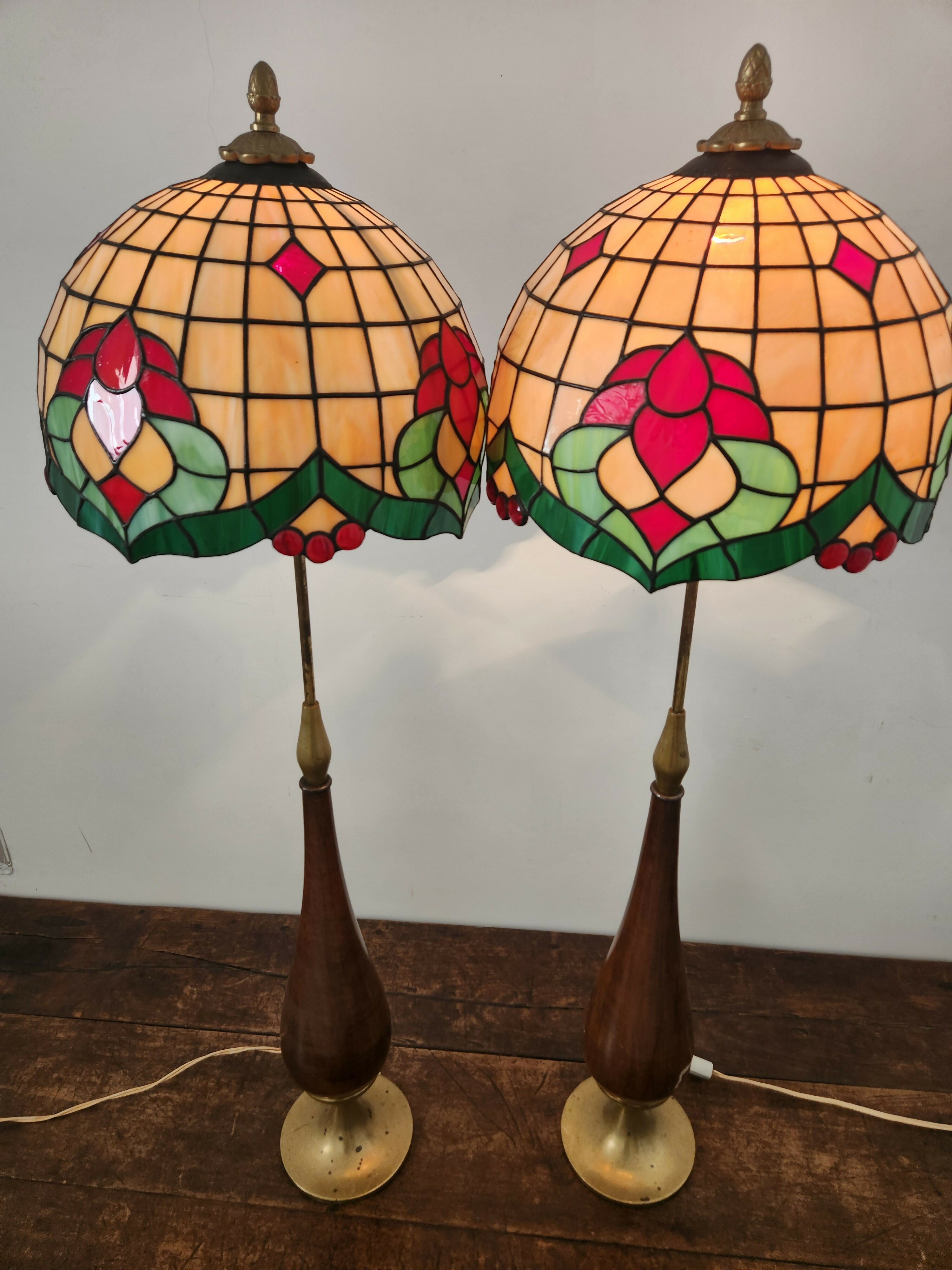 Par de Lumimaria estilo Tiffany em latão e madeira