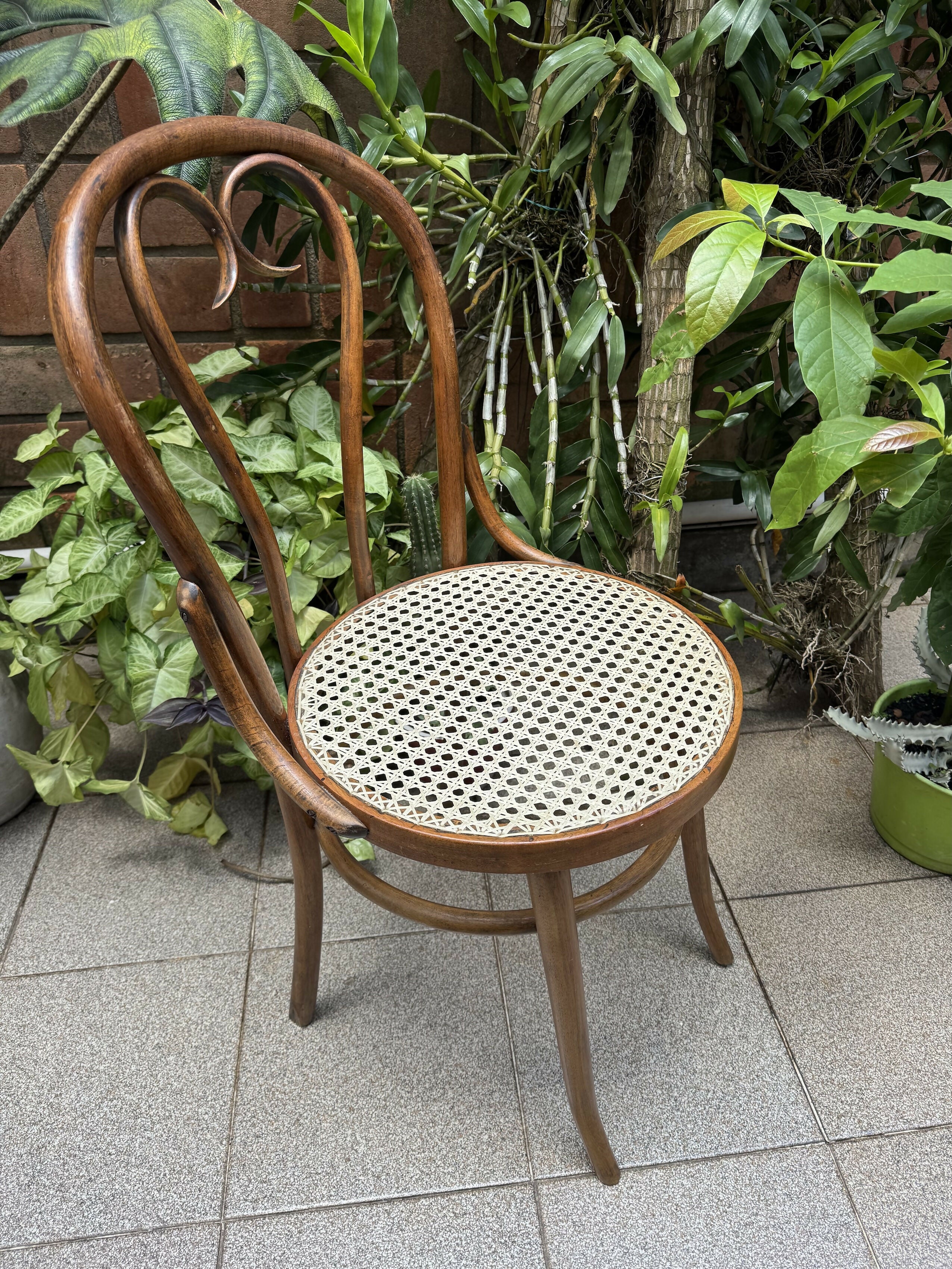 Cadeira Thonet Modelo Coração Assento em Palhinha de Algodão