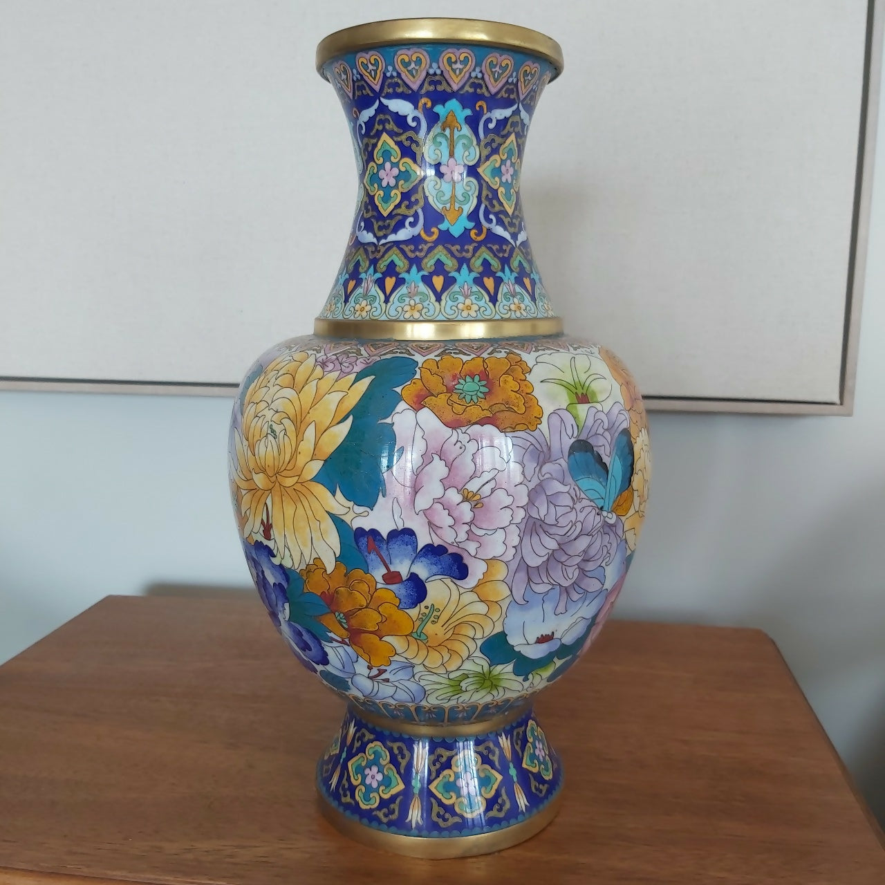 Par de vasos bojudos grandes em metal esmaltado cloisonné. Impecáves!