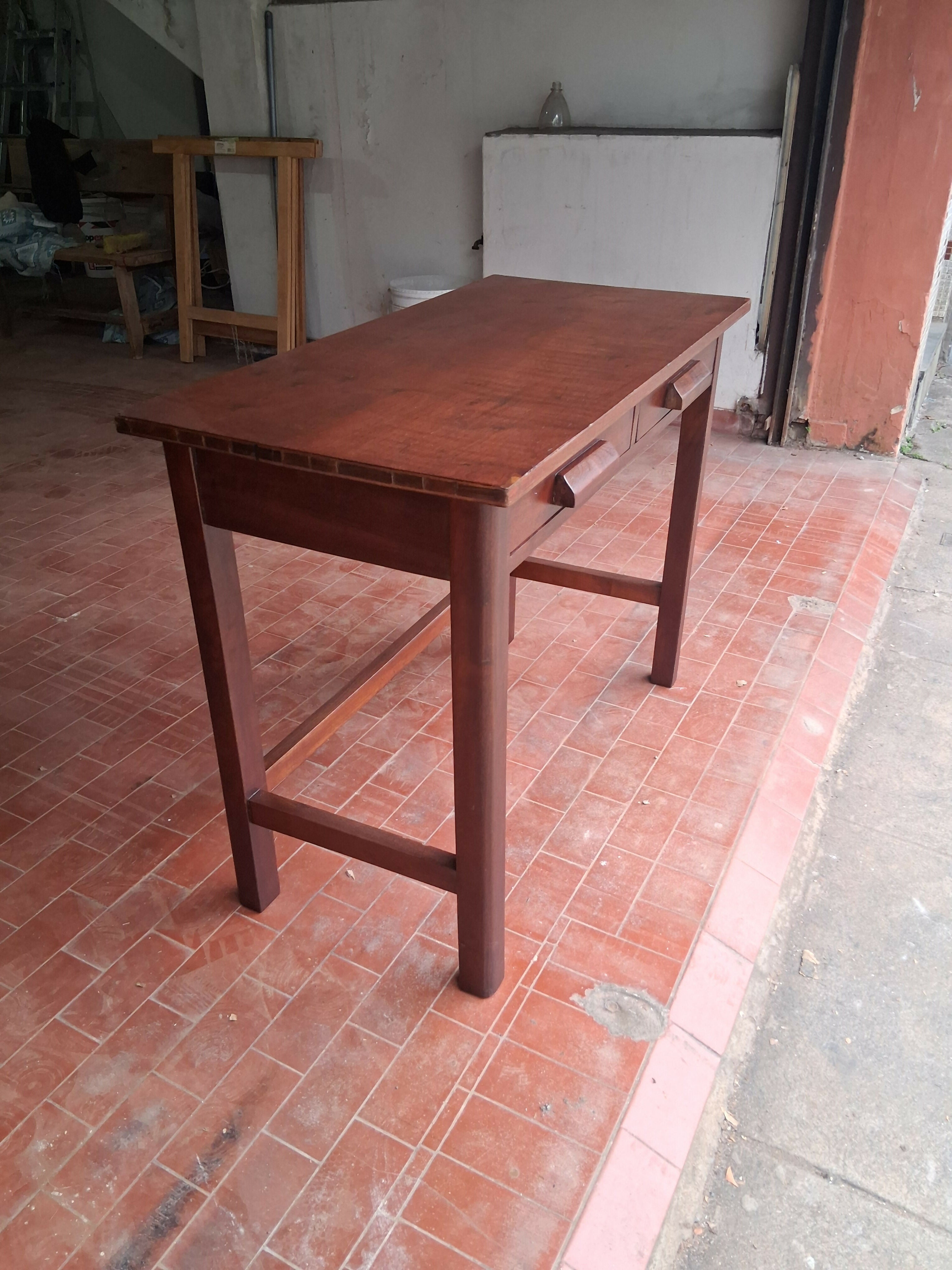 Escrivaninha Pequena Antiga com duas gavetas