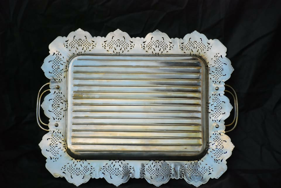 bandeja retangular em prata régia 90 com bordas trabalhadas , 38 x 31