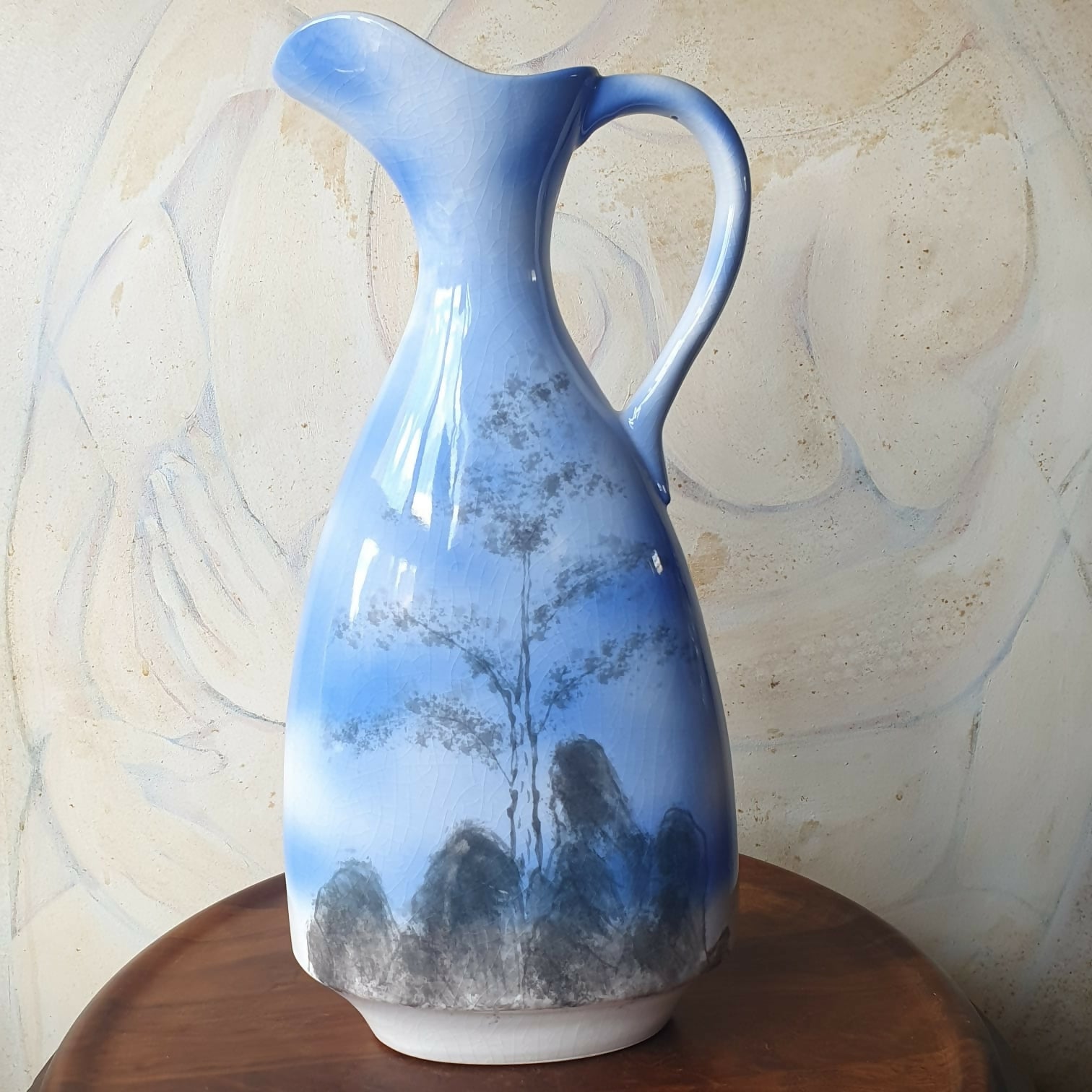 Grande e lindo jarro decorativo em cerâmica esmaltada, pintado à mão.