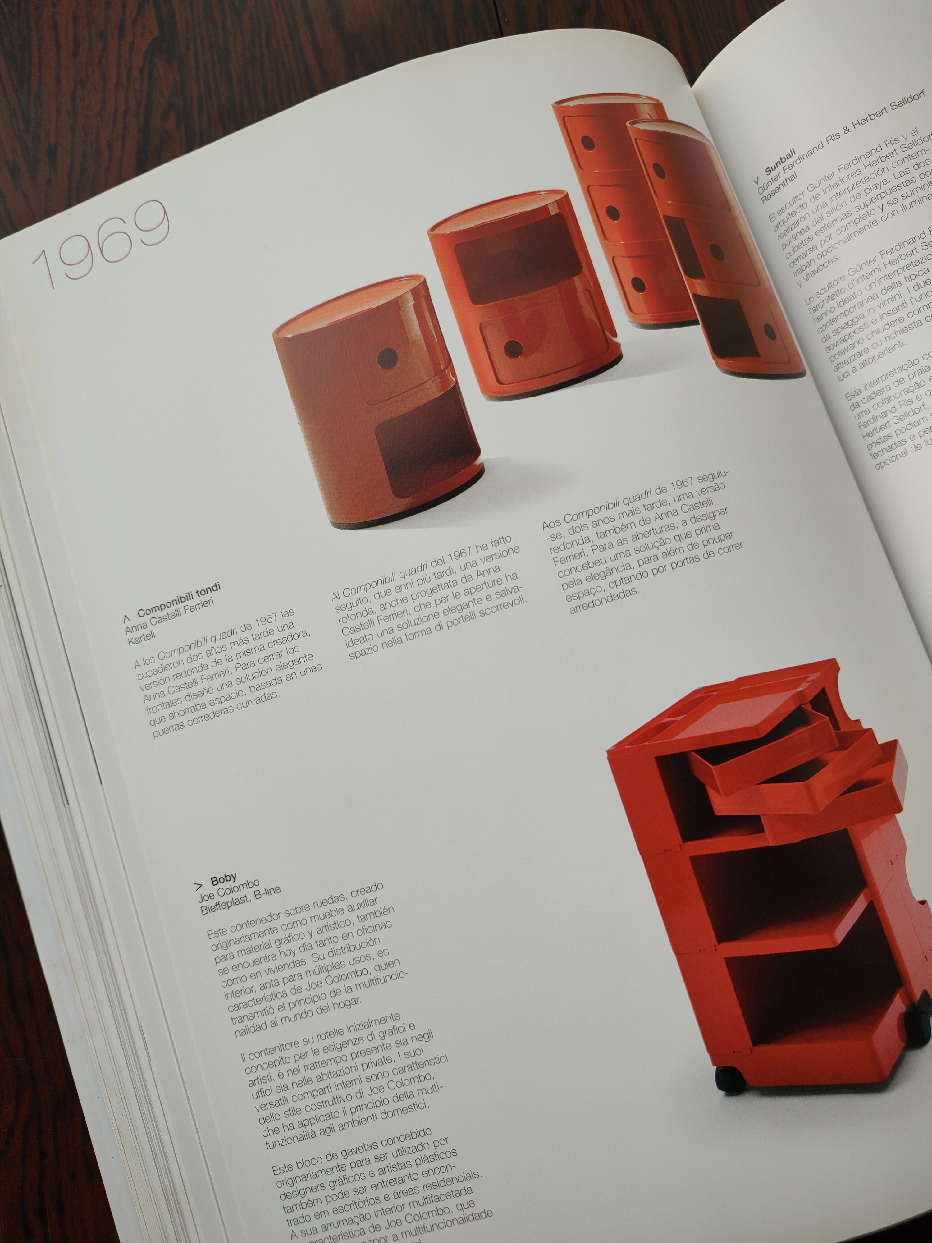 Livro "Mobiliário Moderno - 150 anos de Design"..