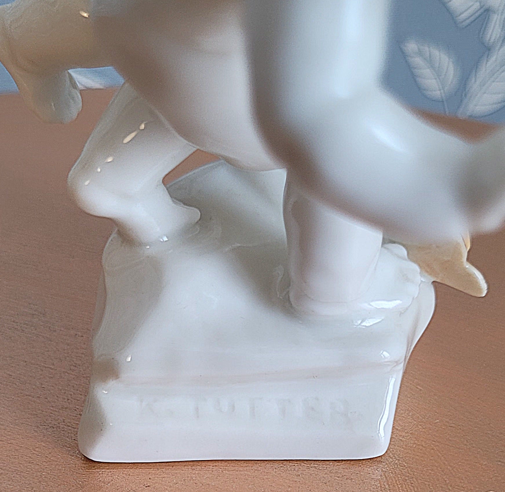 Rara Escultura em Porcelana Alemã Hutschenreuther Anos 30/40 – Assinada K. Tutter – Impecável