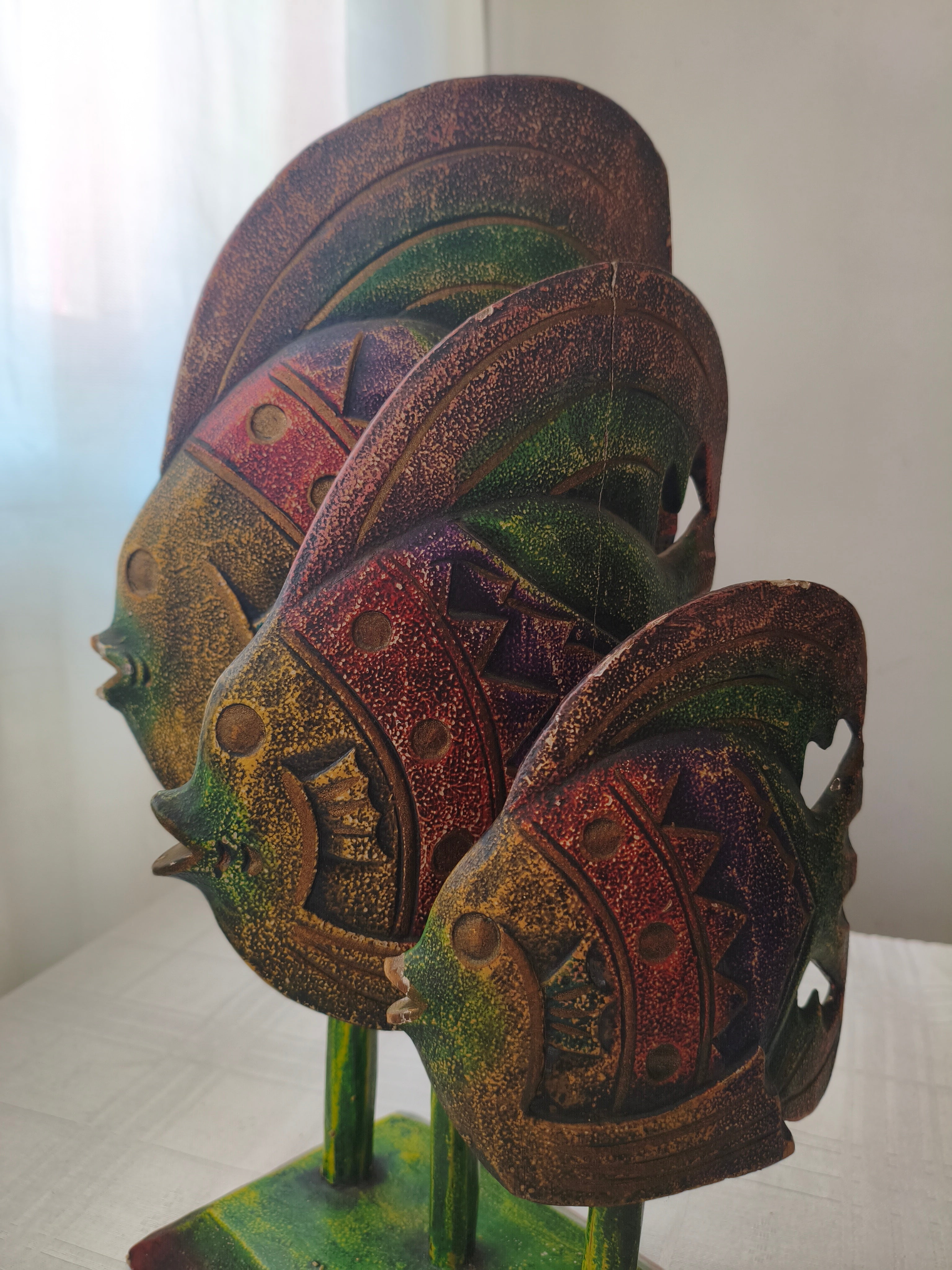 Par de esculturas decorativas em madeira